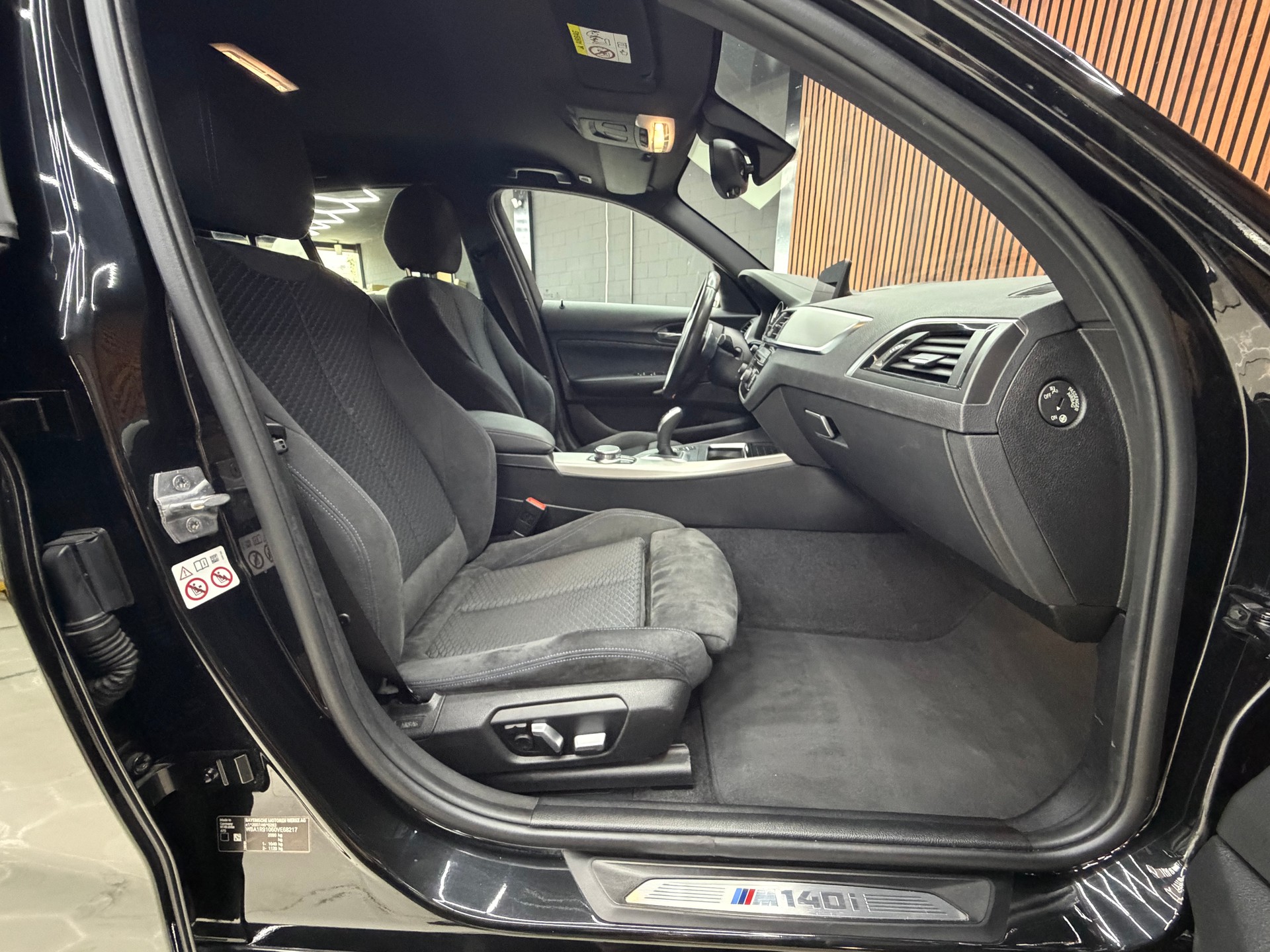 BMW M140i xDrive Steptronic-image-13