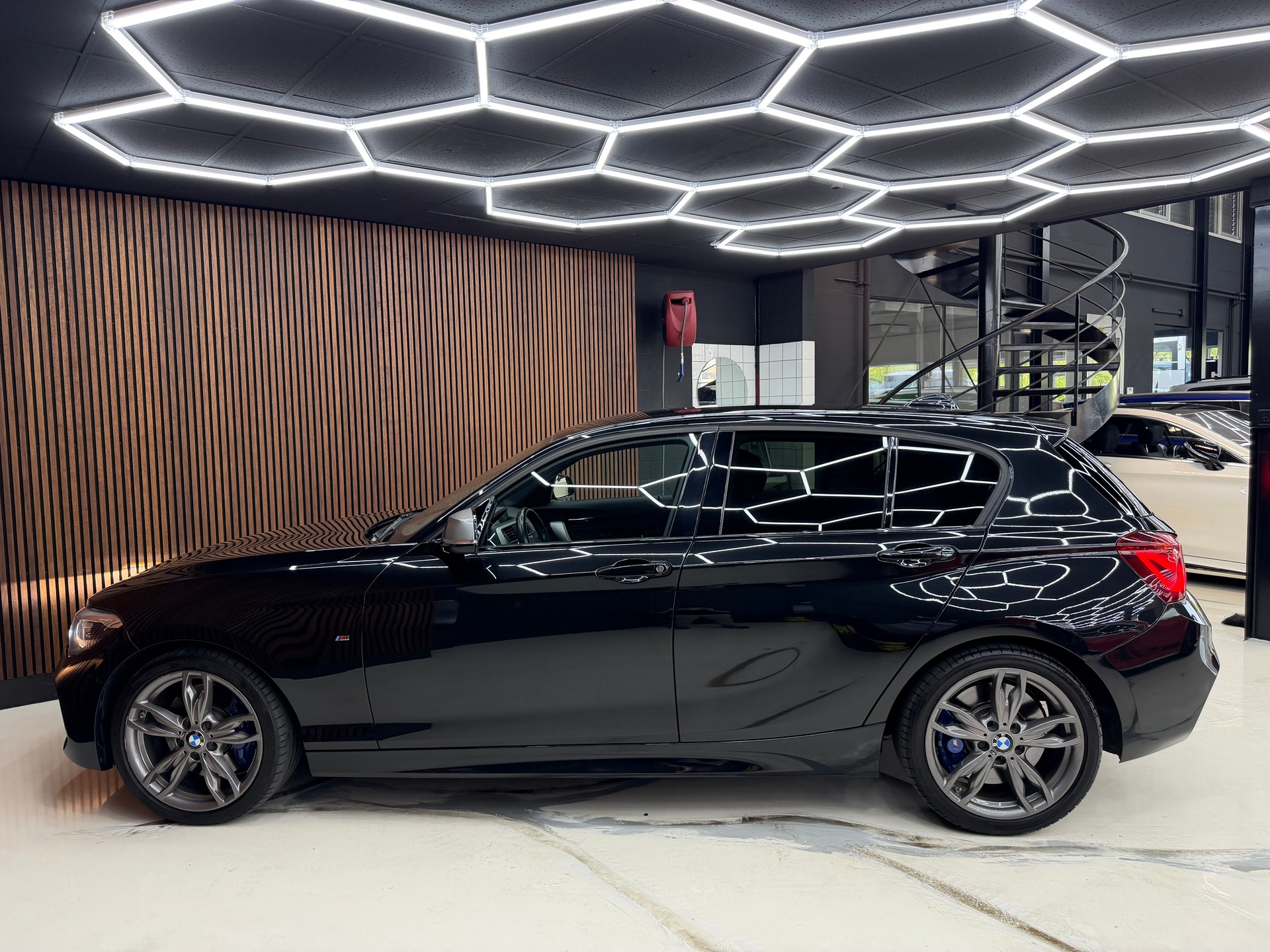 BMW M140i xDrive Steptronic-image-9
