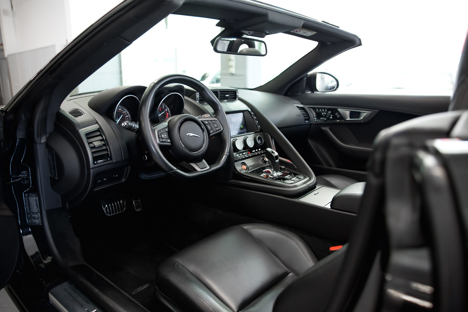 JAGUAR F-Type Convertible V6 S/C AWD-image-19