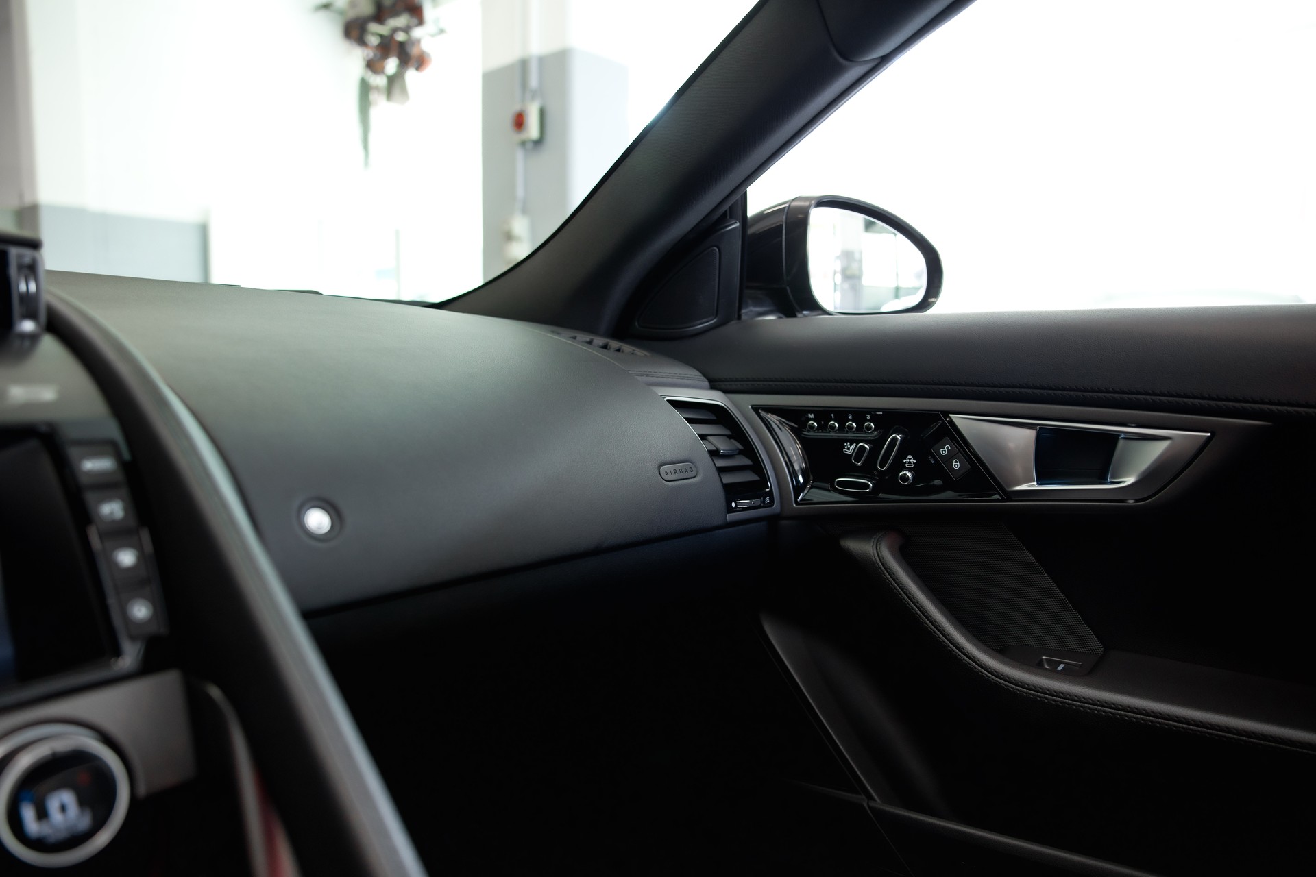 JAGUAR F-Type Convertible V6 S/C AWD-image-27