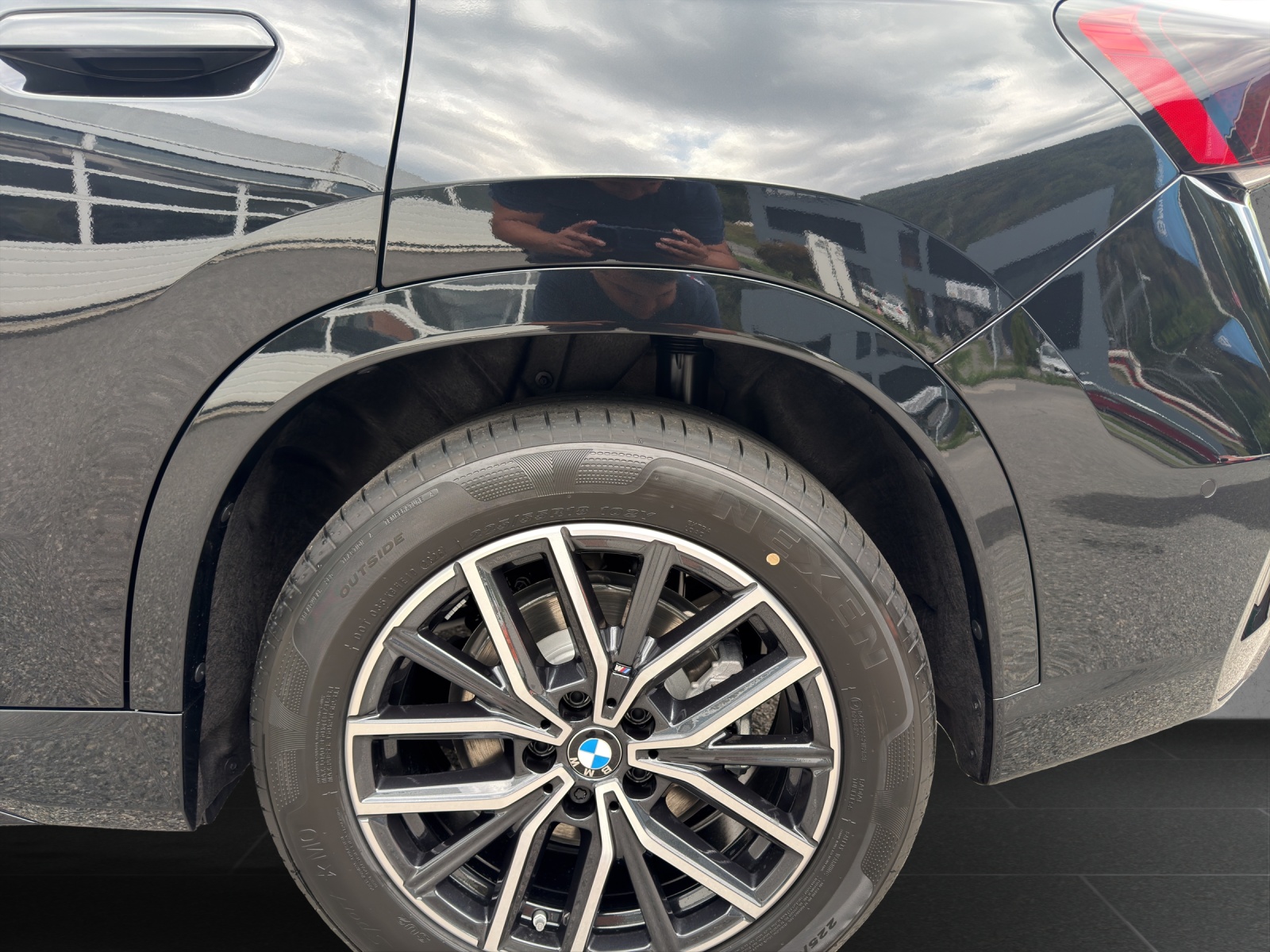 BMW X1 xDrive 23i 48V M Sport-image-9