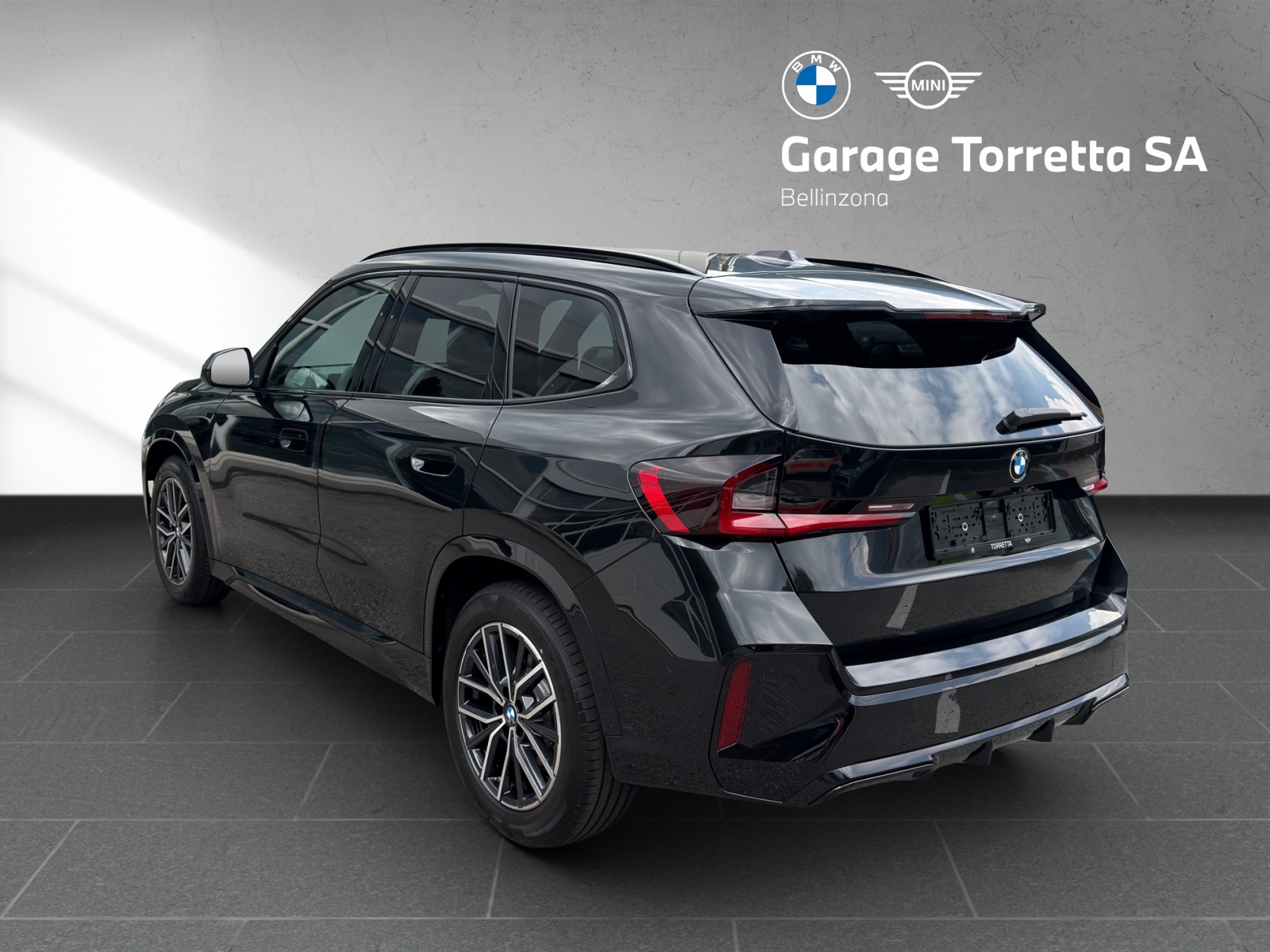 BMW X1 xDrive 23i 48V M Sport-showroom-element-2