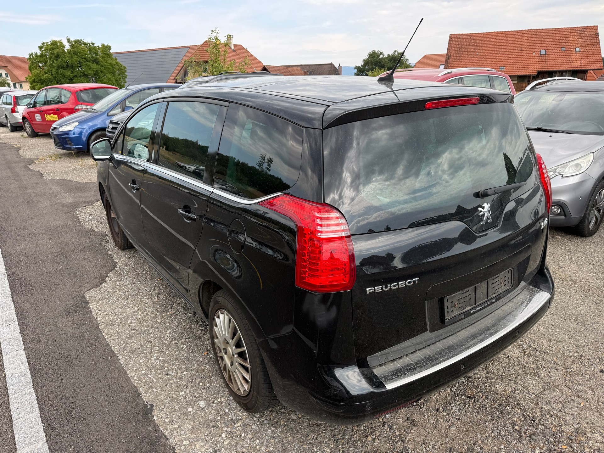 PEUGEOT 5008 1.6 16V T Sport Pack Automatic-image-3