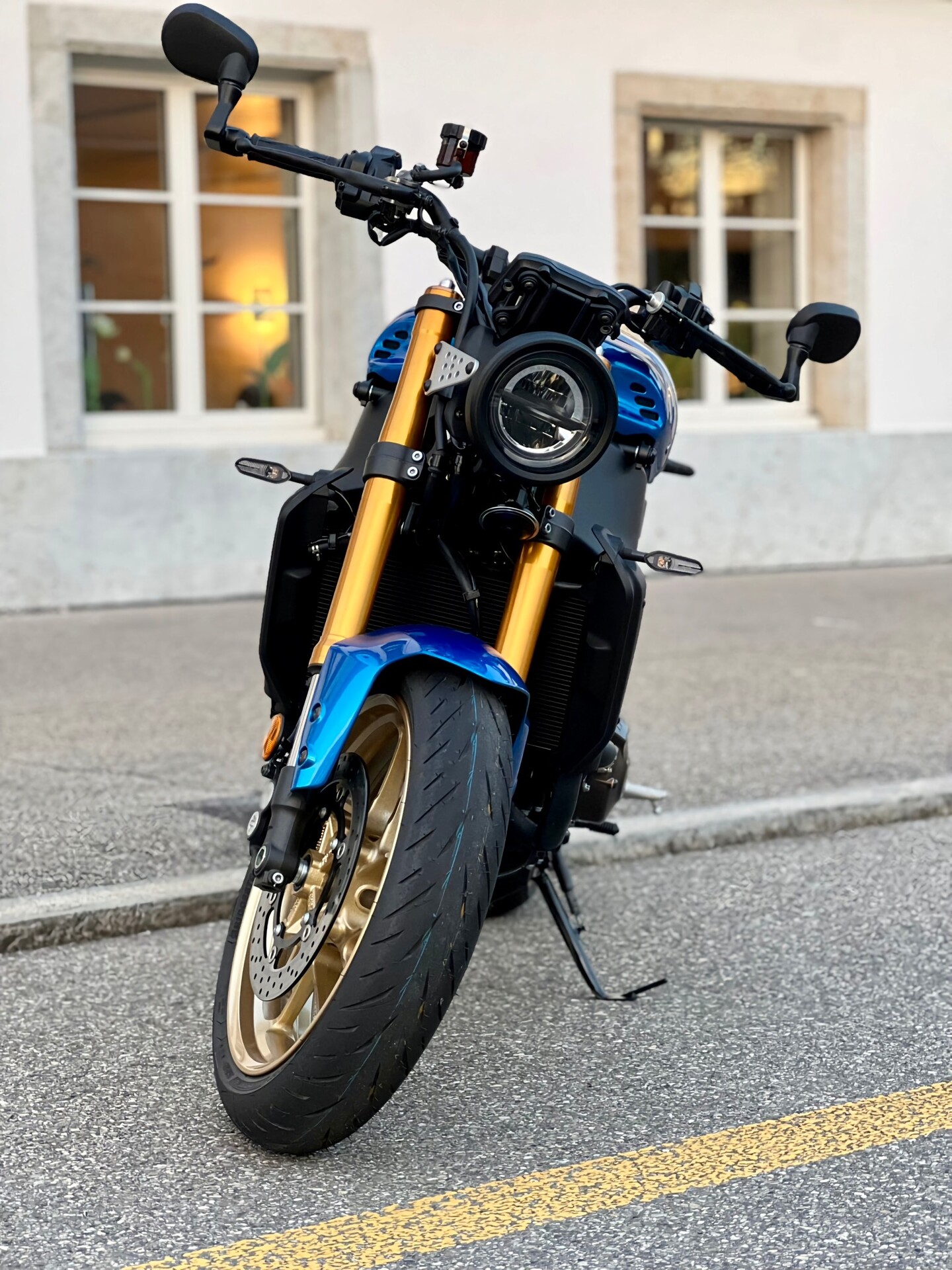 YAMAHA XSR 900-image-2