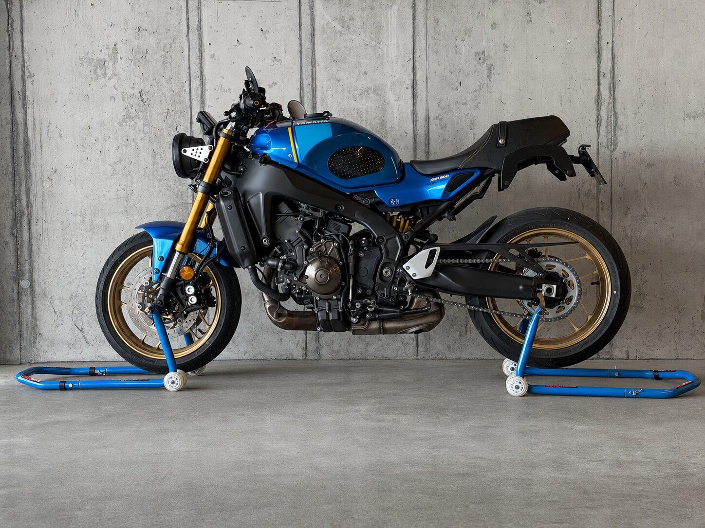YAMAHA XSR 900-image-1