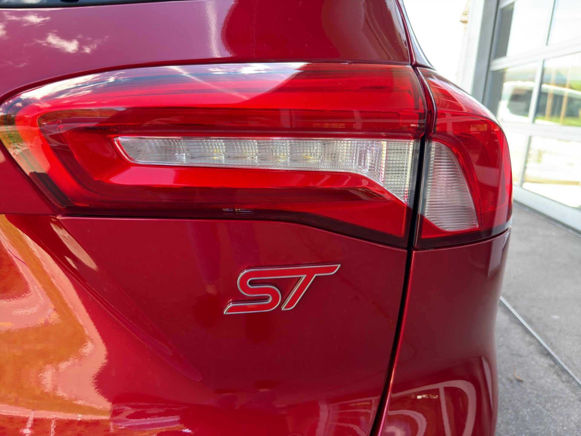 FORD Focus ST 2.3 Styling Paket Automat LEASING AB 436.38 CHF / MONAT-image-19