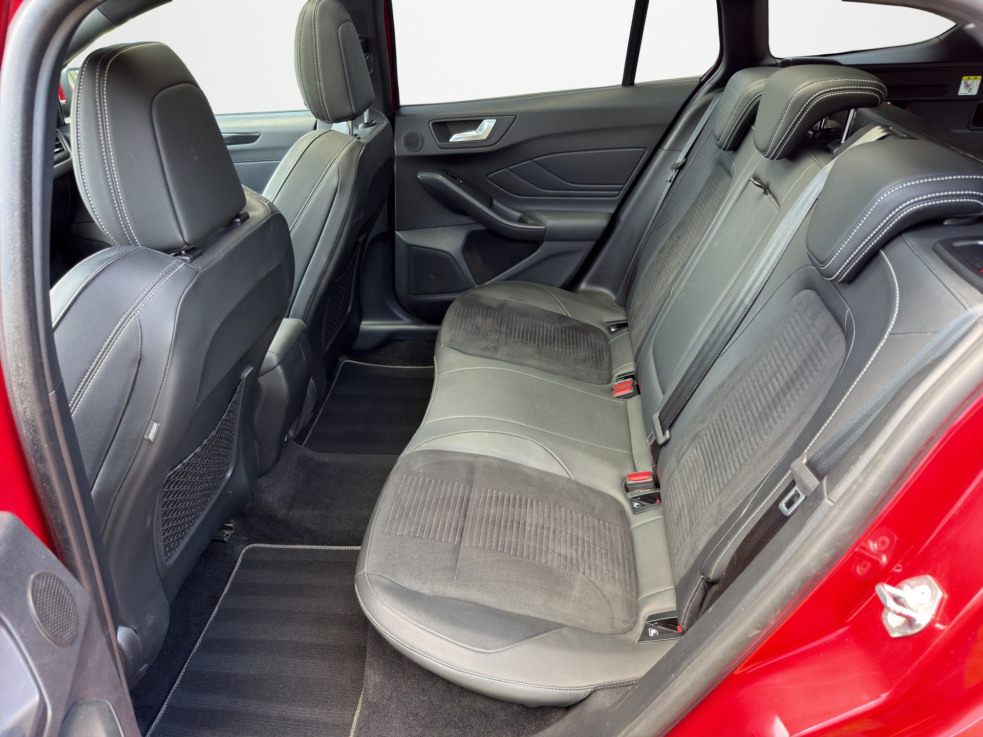 FORD Focus ST 2.3 Styling Paket Automat LEASING AB 436.38 CHF / MONAT-image-9