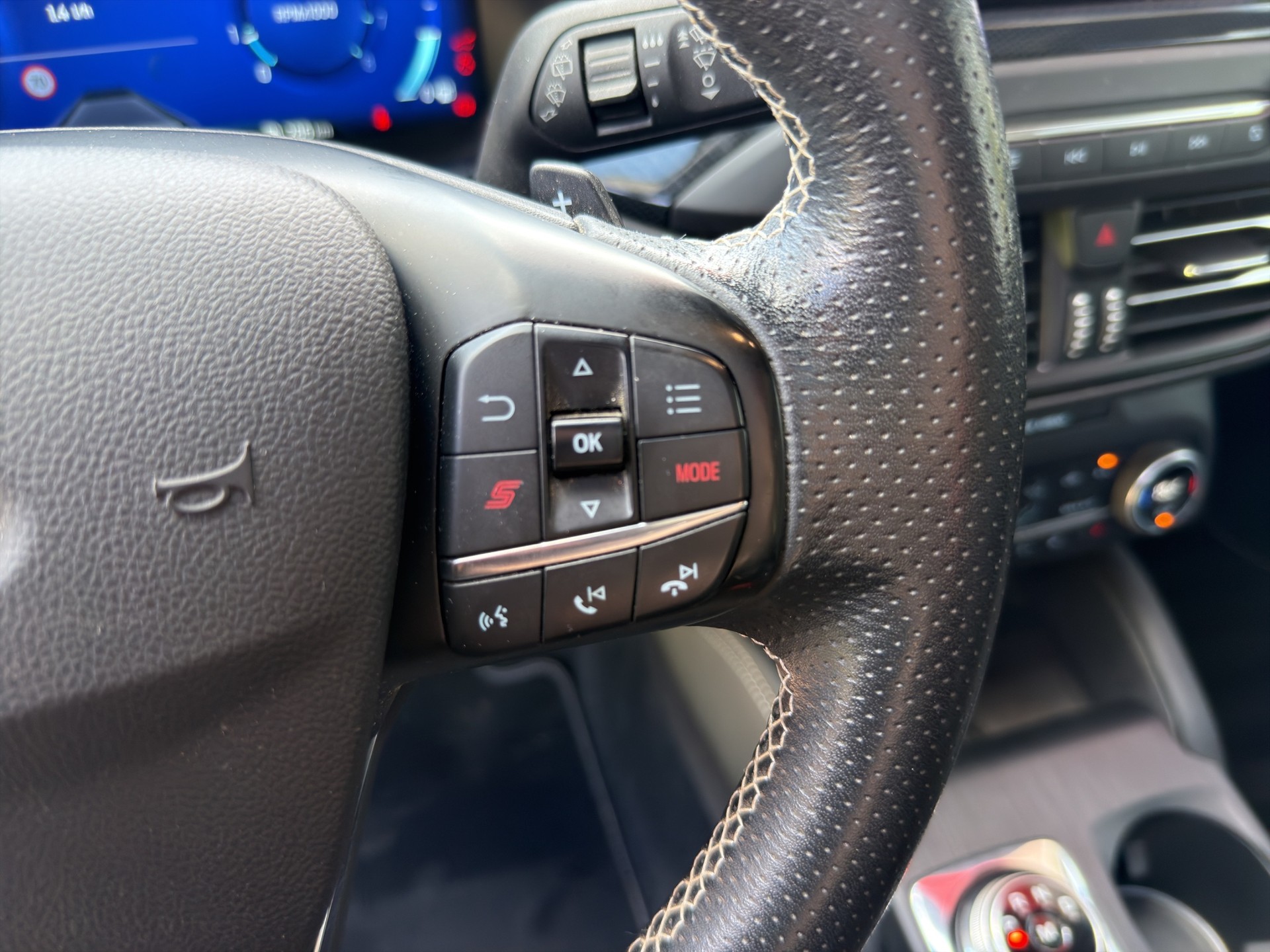 FORD Focus ST 2.3 Styling Paket Automat LEASING AB 436.38 CHF / MONAT-image-15