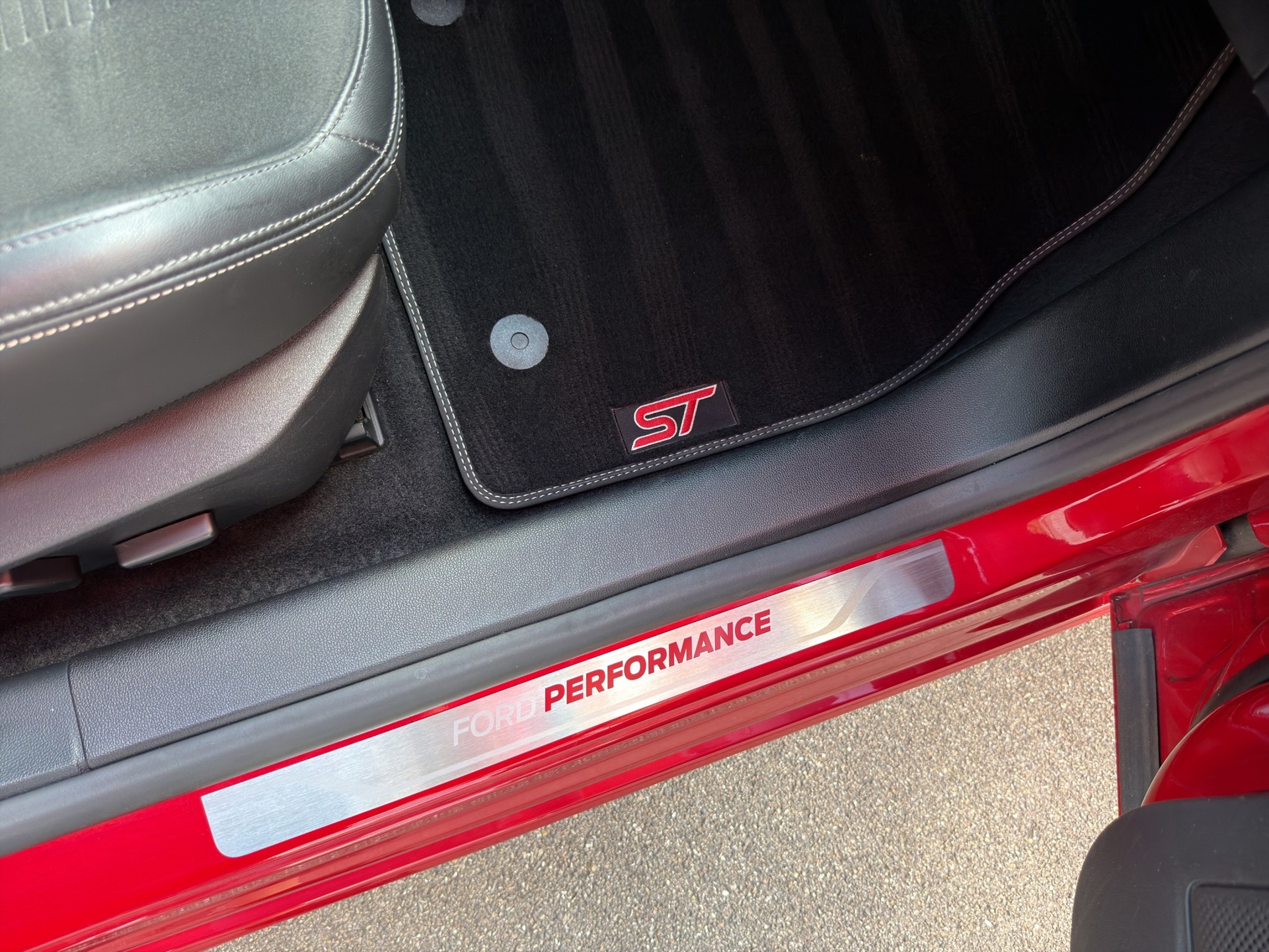 FORD Focus ST 2.3 Styling Paket Automat LEASING AB 436.38 CHF / MONAT-image-20