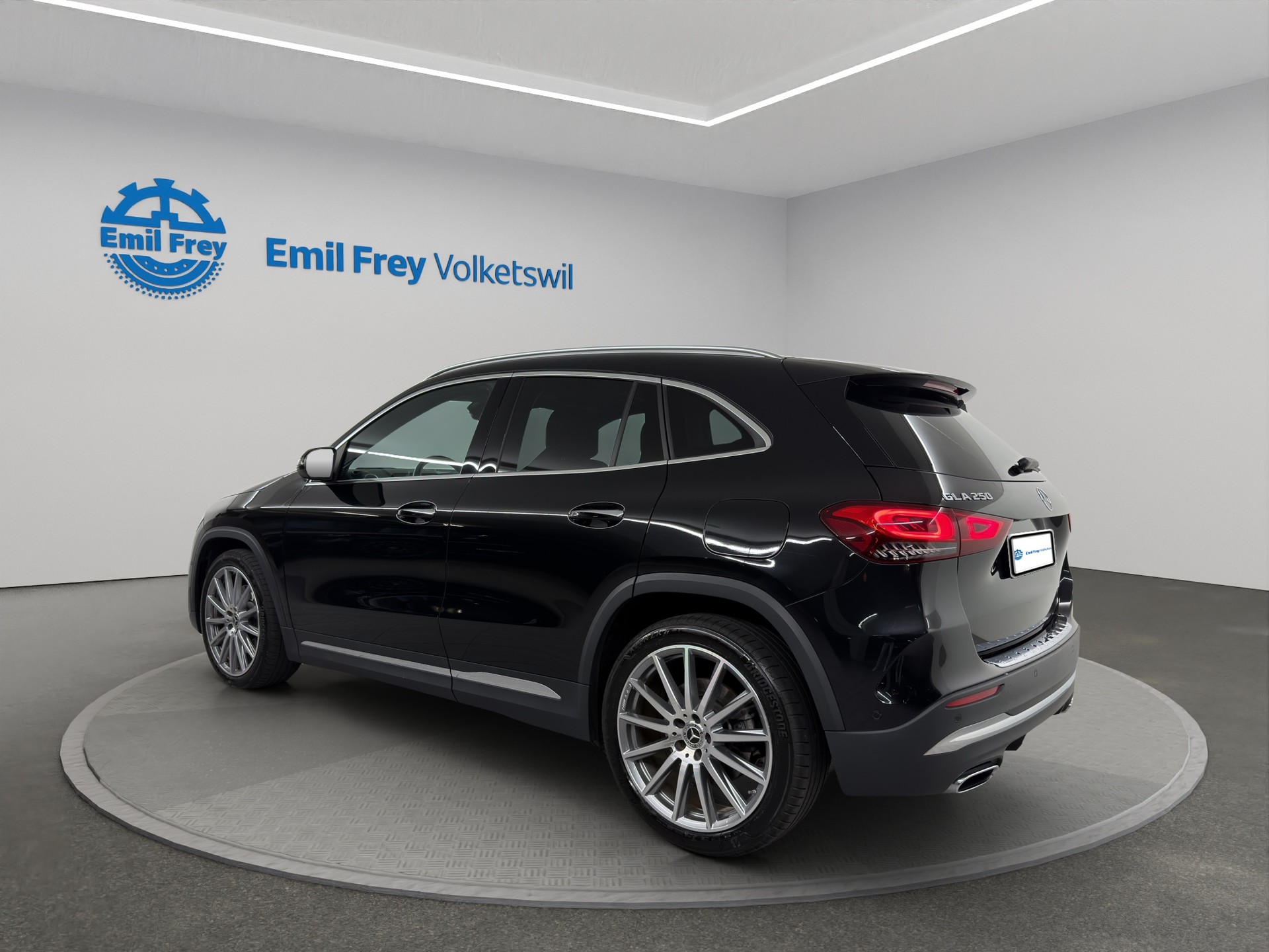 MERCEDES-BENZ GLA 250 AMG Line 4matic-showroom-element-2