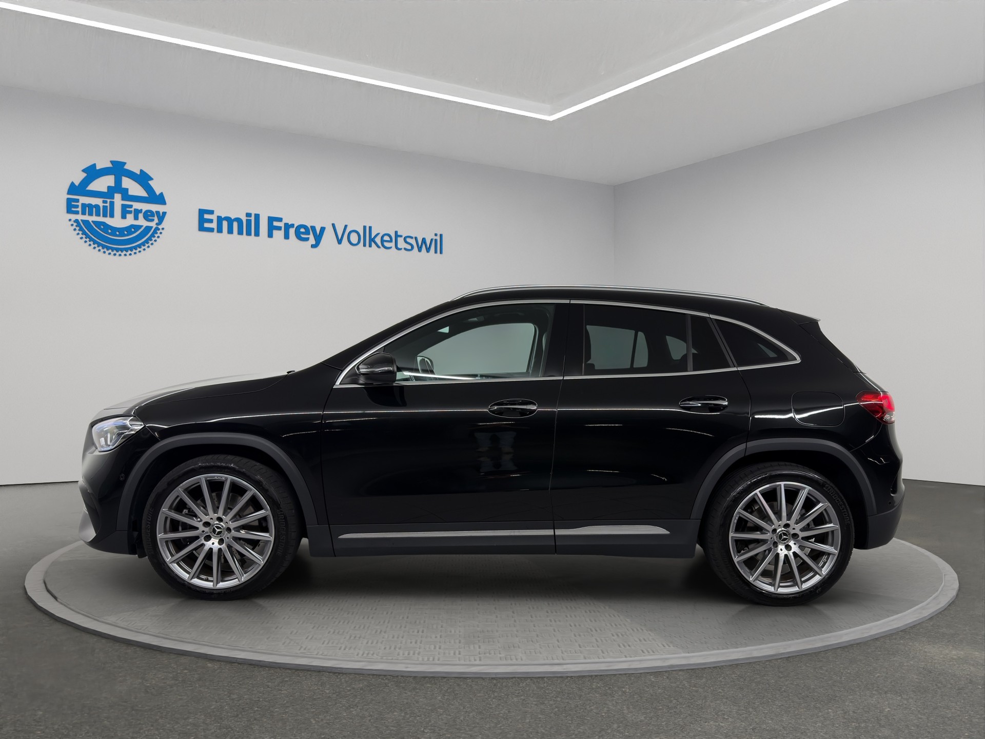 MERCEDES-BENZ GLA 250 AMG Line 4matic-showroom-element-1