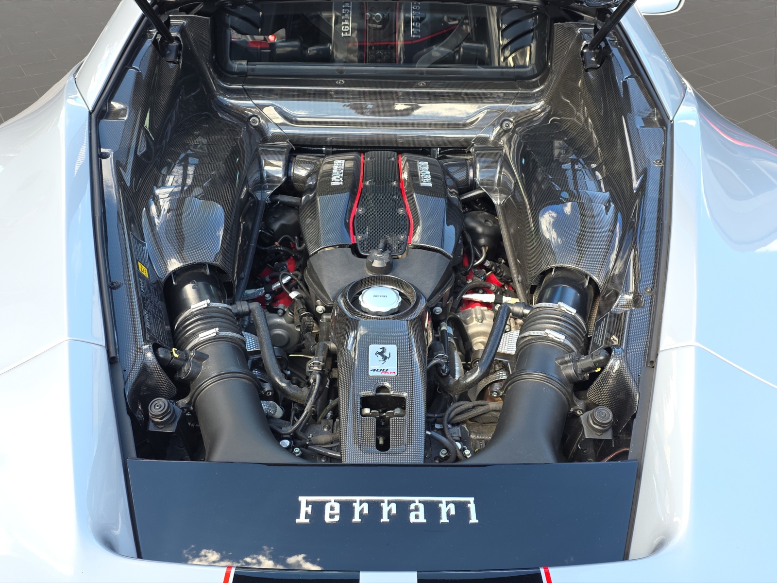 FERRARI 488 Pista 3.9 V8-image-15