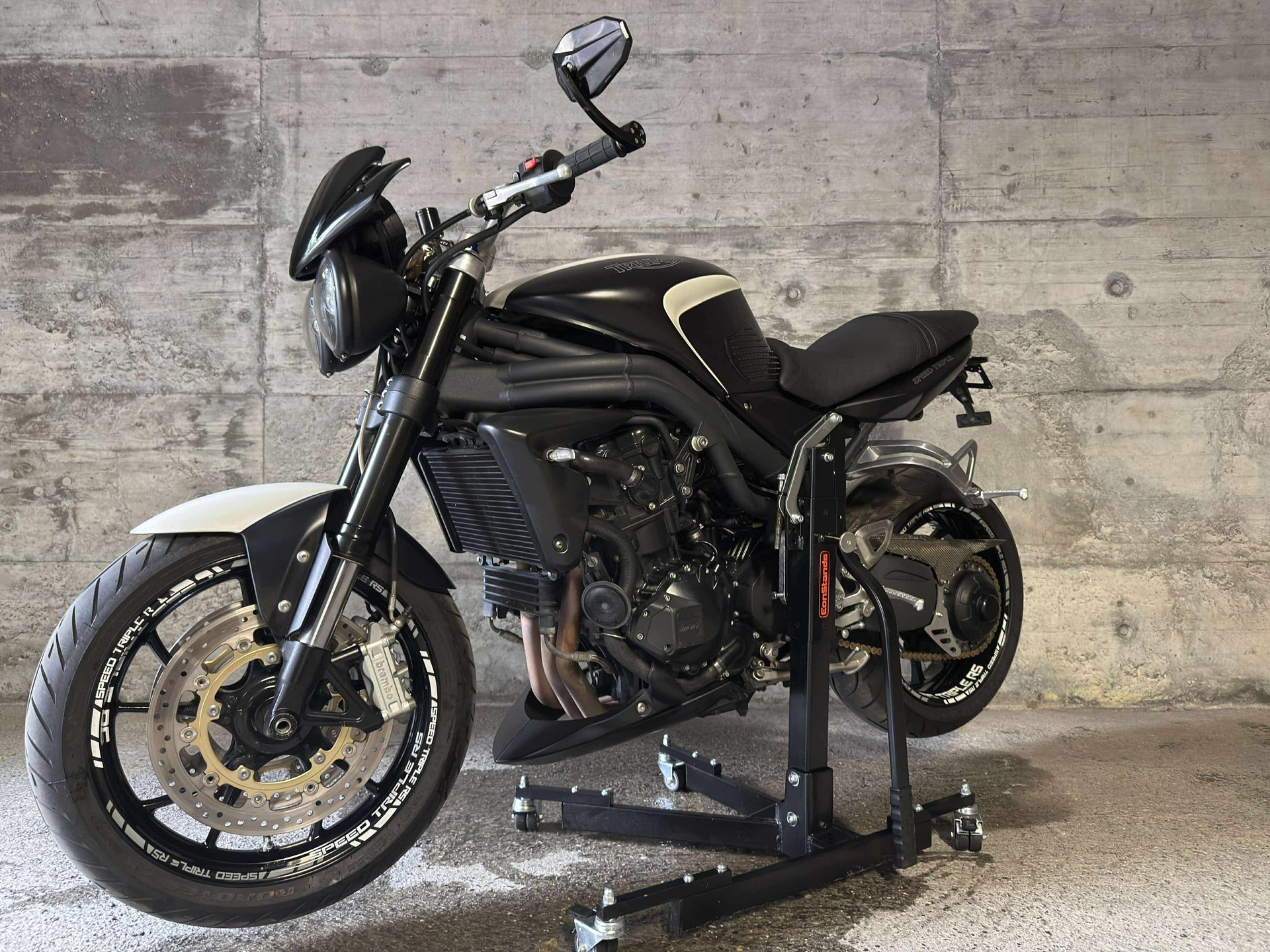 TRIUMPH Speed Triple 1050 SE-image-6