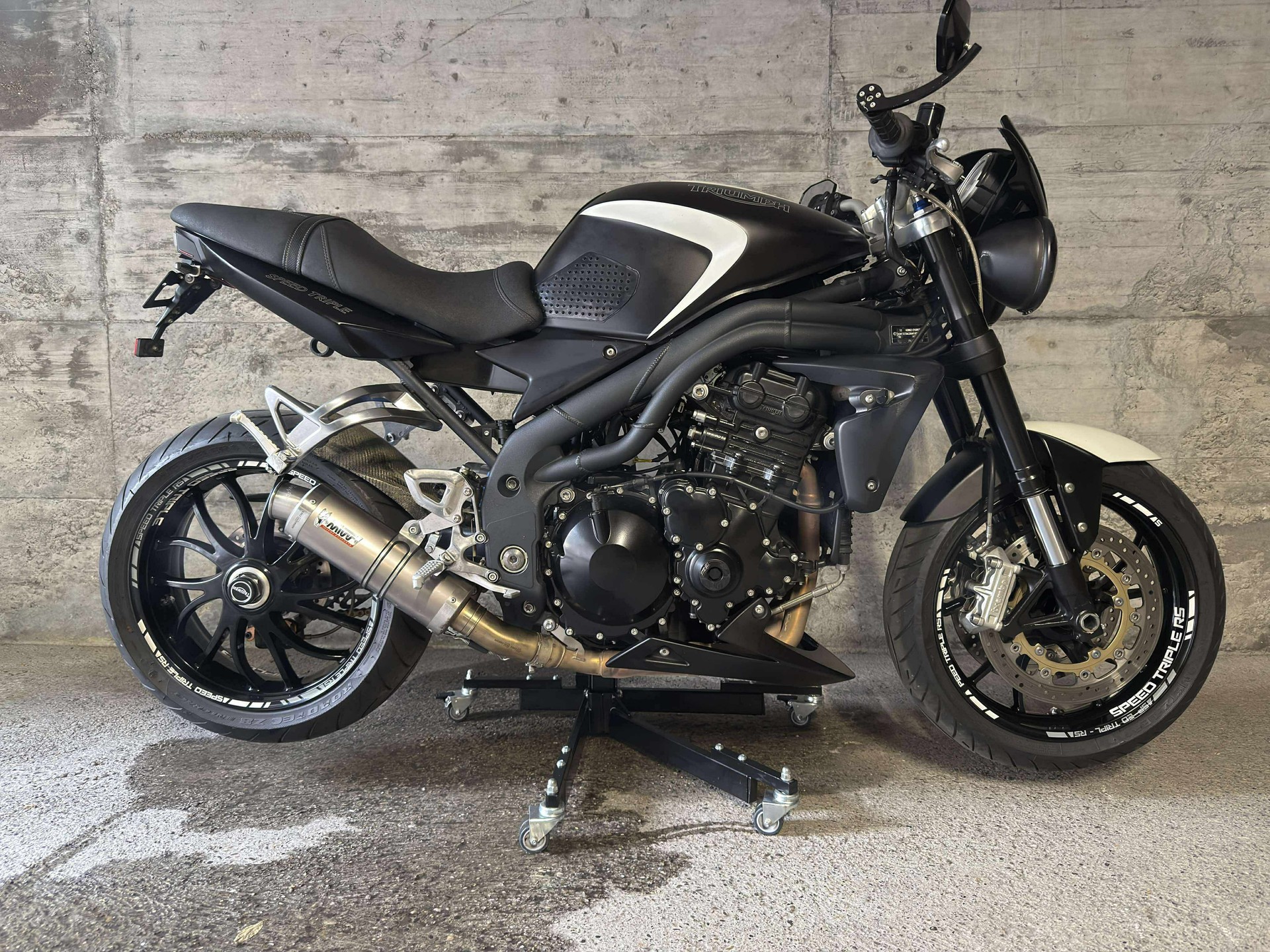 TRIUMPH Speed Triple 1050 SE-image-1