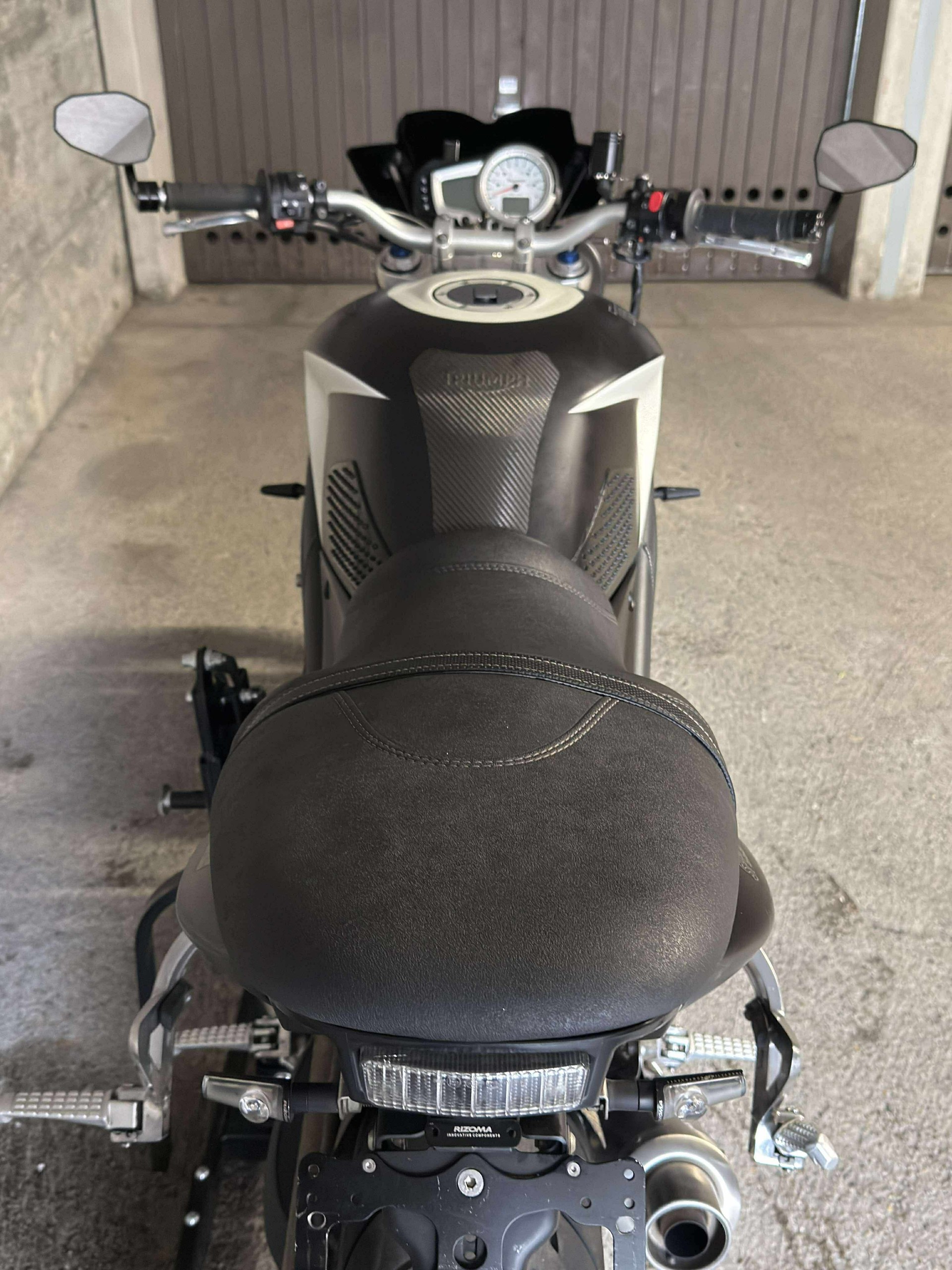 TRIUMPH Speed Triple 1050 SE-image-4