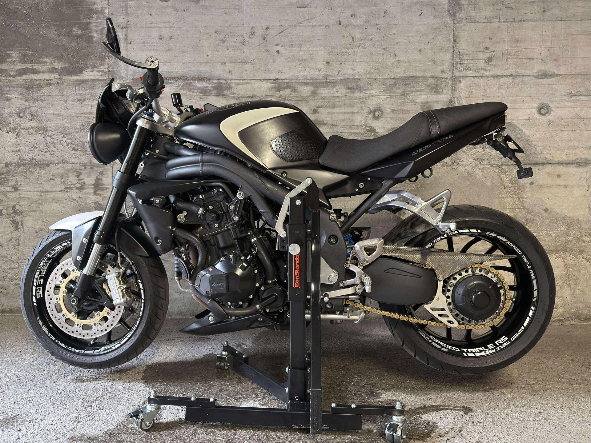 TRIUMPH Speed Triple 1050 SE-image-5