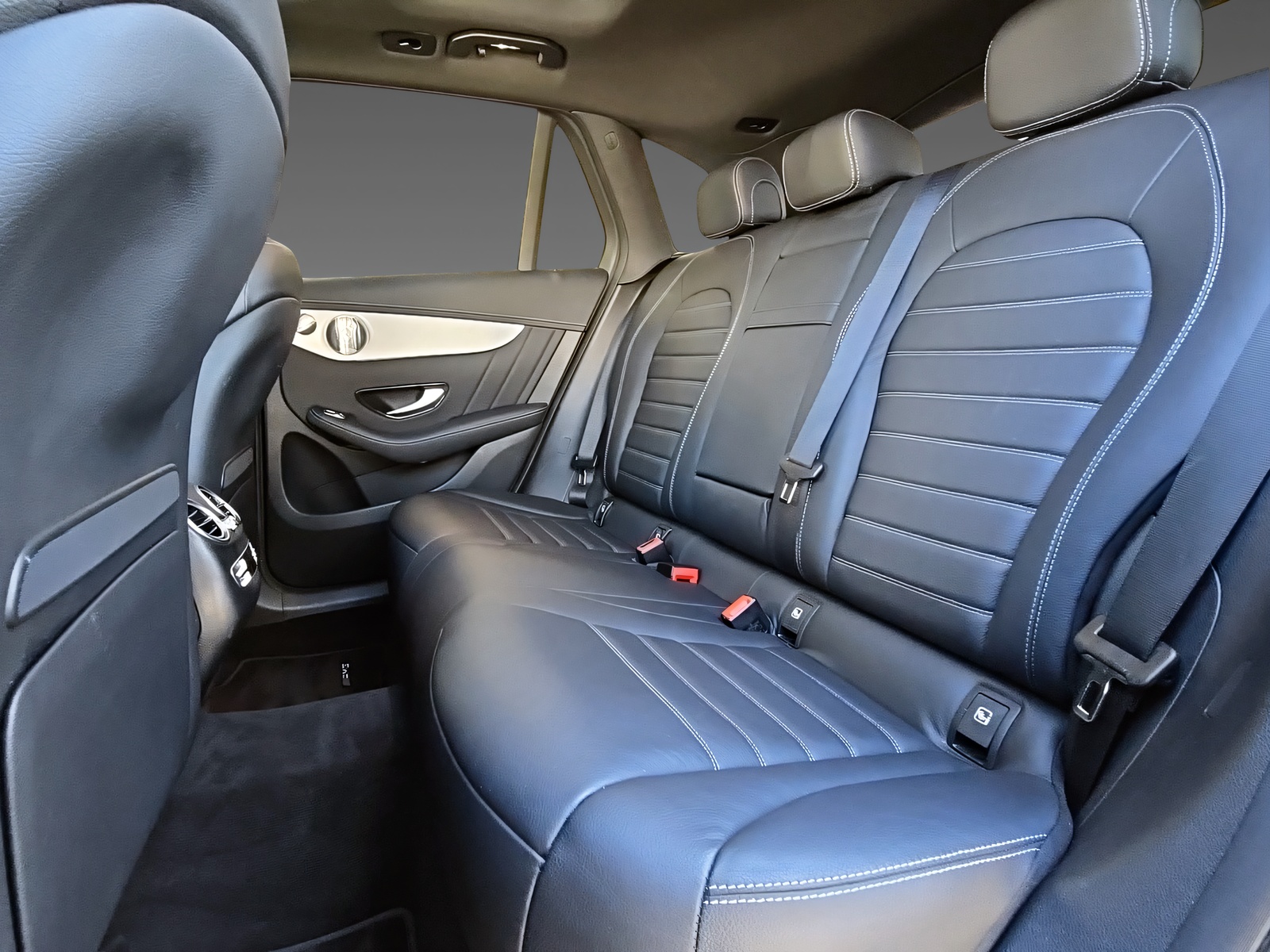 MERCEDES-BENZ GLC 300 de 4Matic AMG Line-image-10