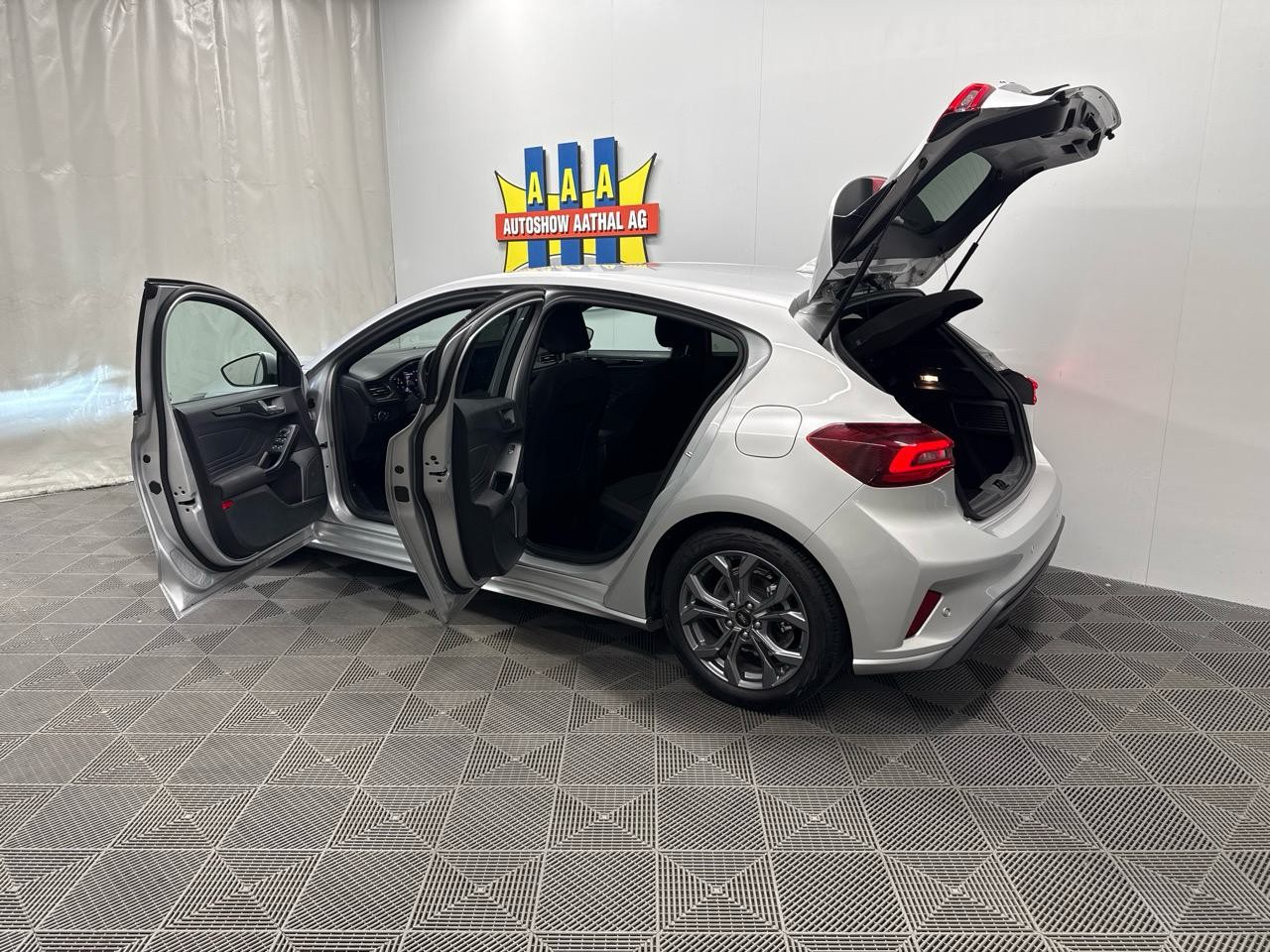 FORD Focus 1.0 MHEV ST-Line Automat-image-11
