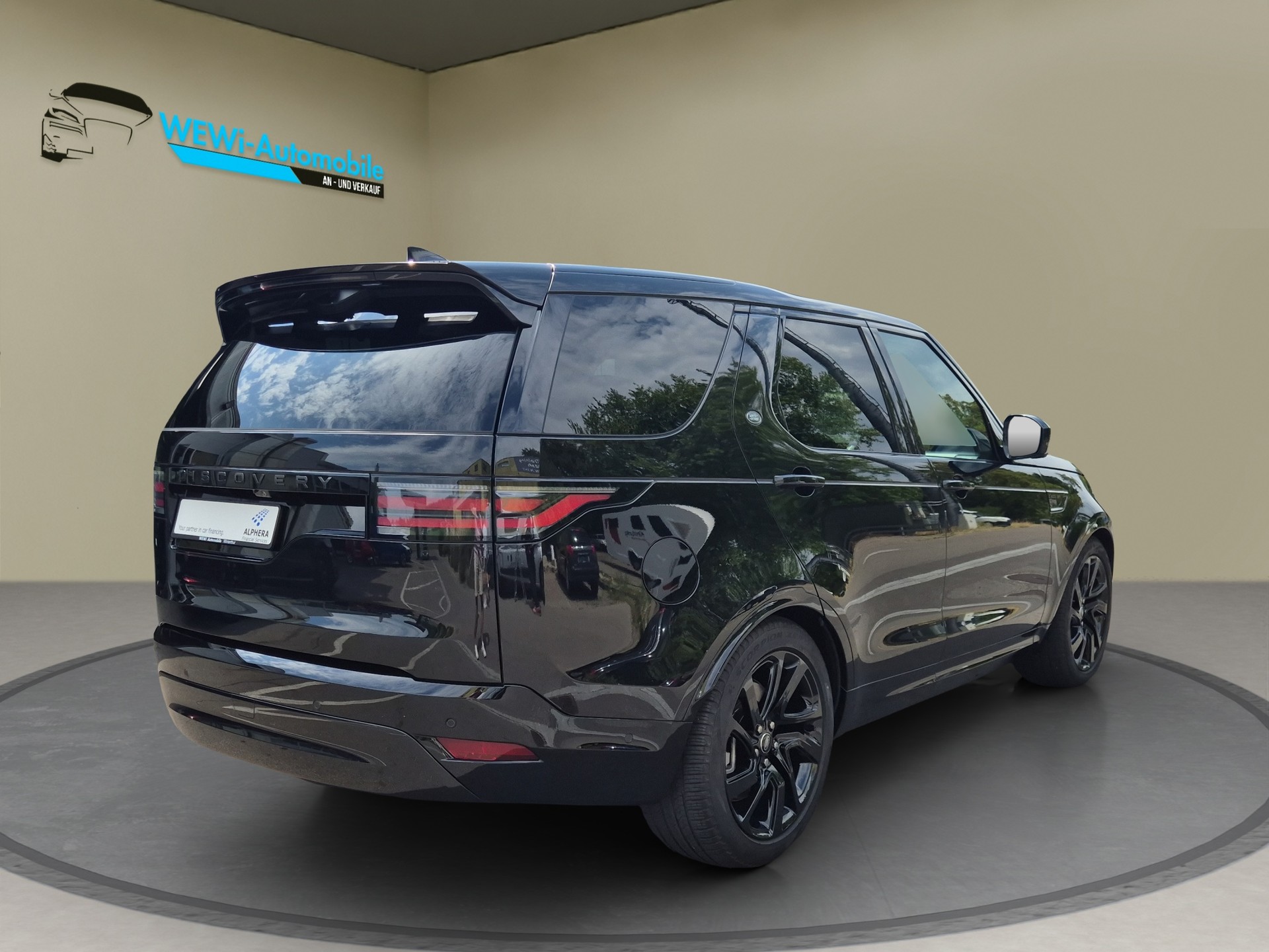 LAND ROVER Discovery 3.0 i6 360 R-Dynamic HSE AWD Automatic-image-4