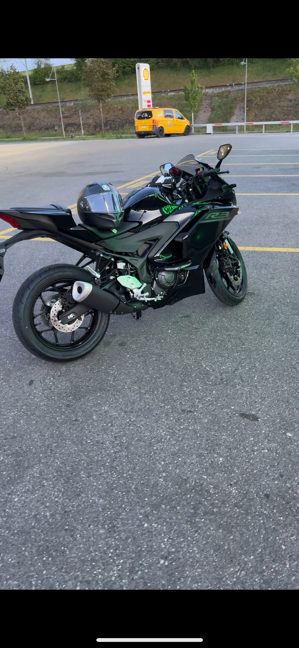 YAMAHA YZF-R3-image-4