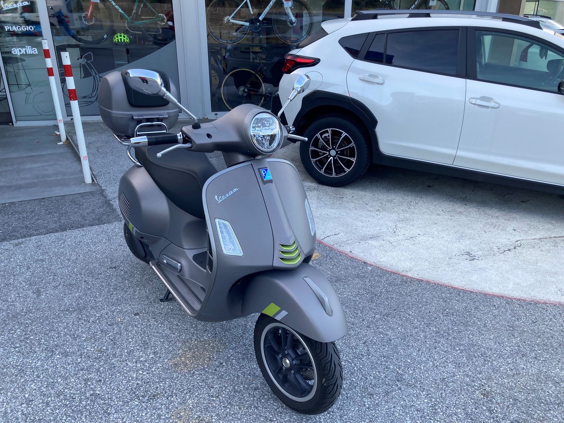 PIAGGIO Vespa GTS 300 Super Tech ABS-image-3