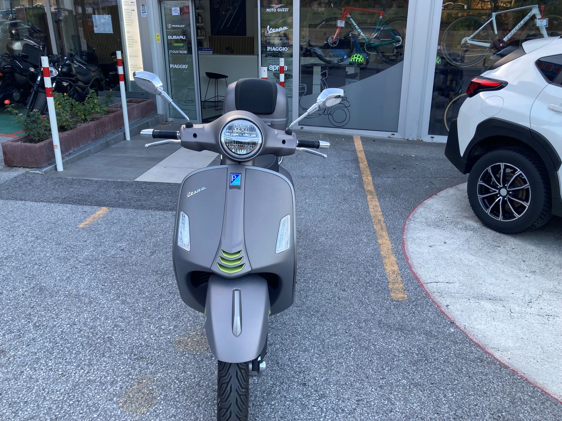PIAGGIO Vespa GTS 300 Super Tech ABS-image-1