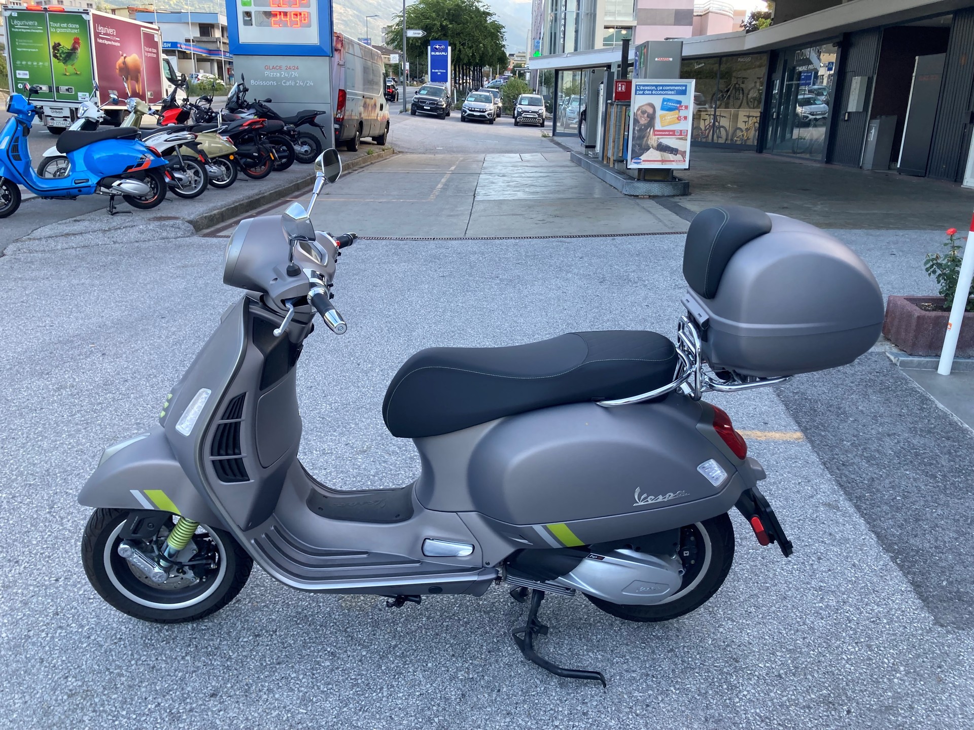 PIAGGIO Vespa GTS 300 Super Tech ABS-image-2
