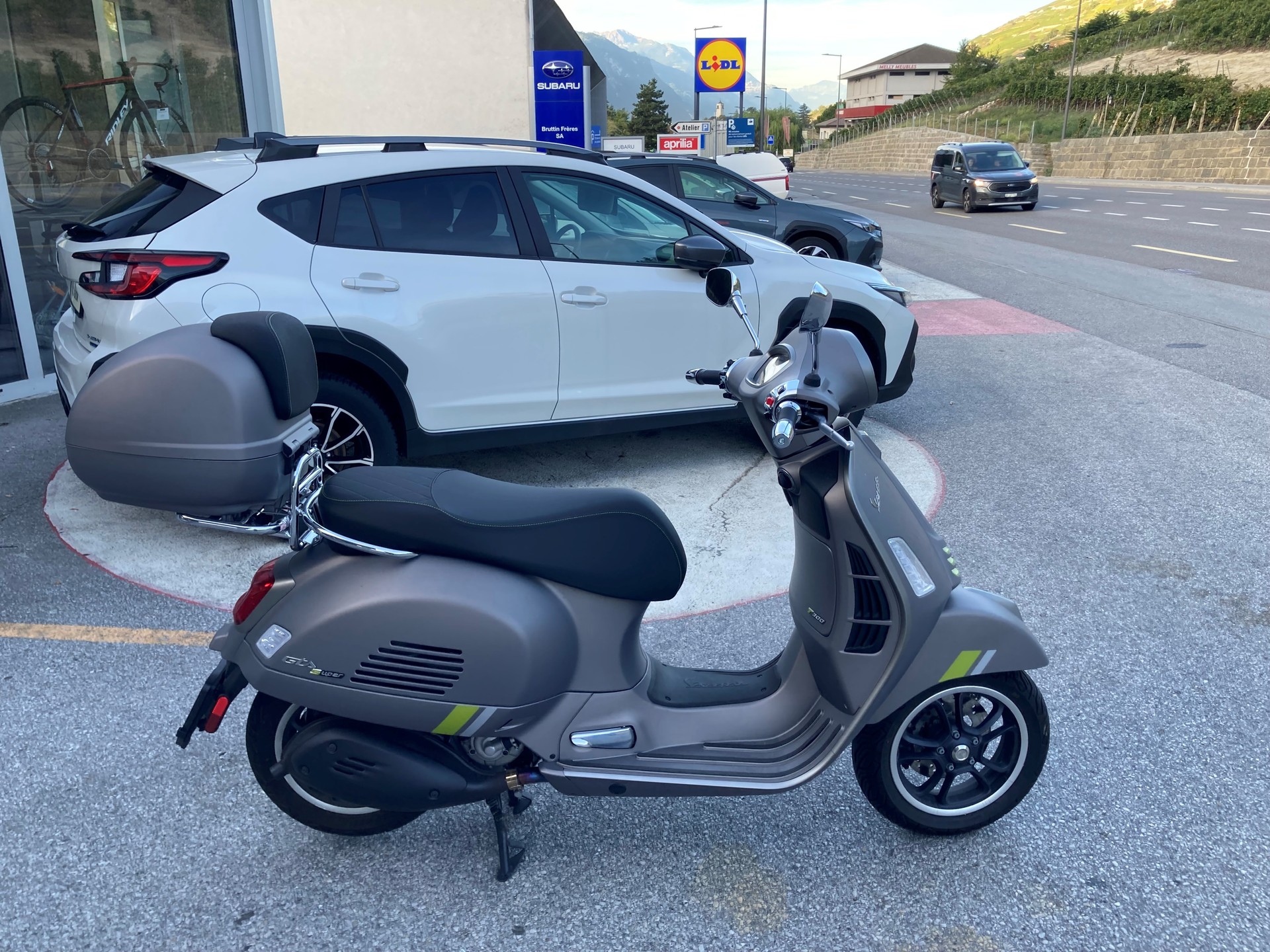 PIAGGIO Vespa GTS 300 Super Tech ABS-image-4