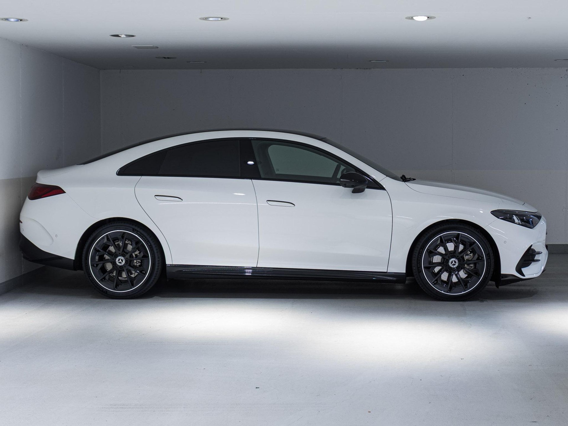 MERCEDES-BENZ CLA 200-image-1