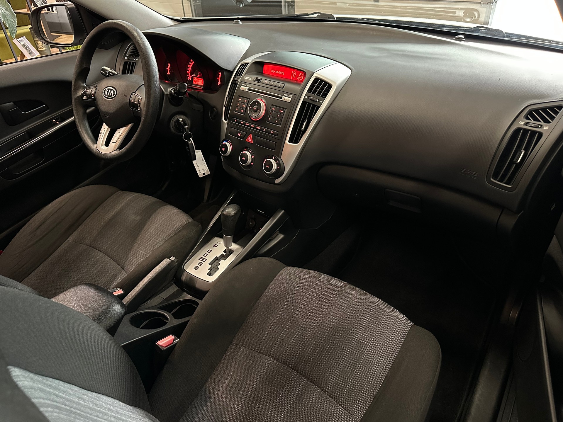 KIA CEED-image-9