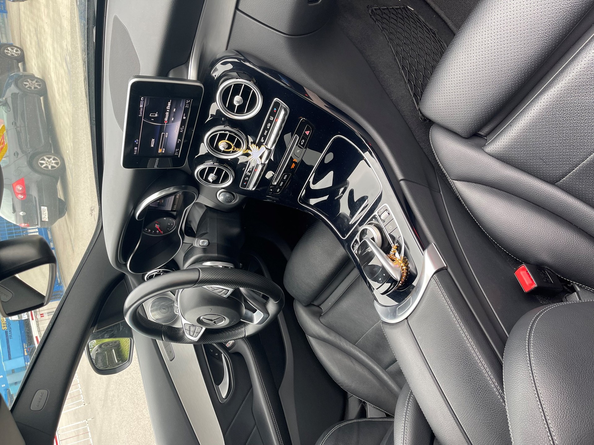 MERCEDES-BENZ C 250 d AMG Line 4Matic 9G-Tronic-image-4