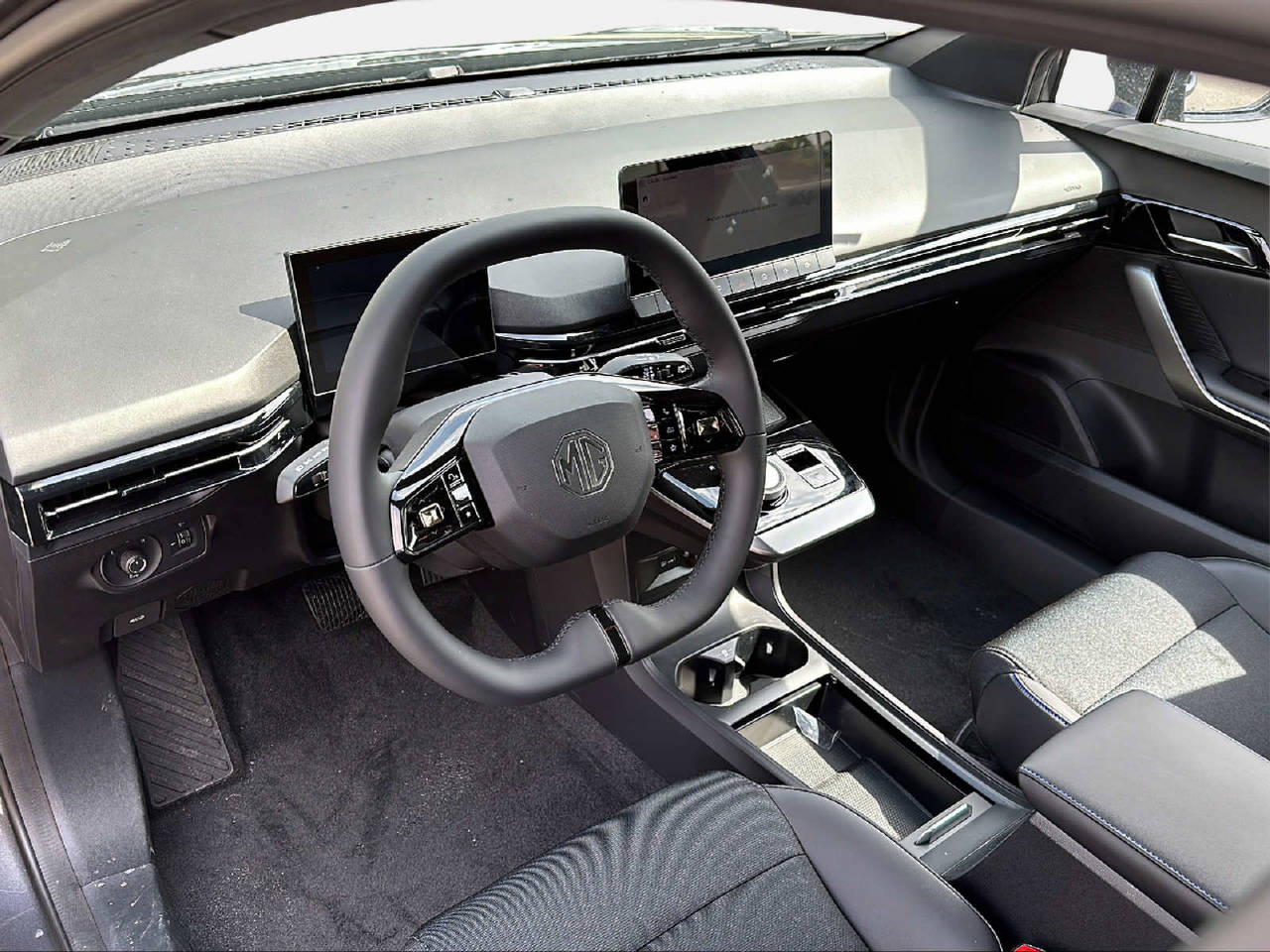 MG 4 Luxury 64kWh-image-10