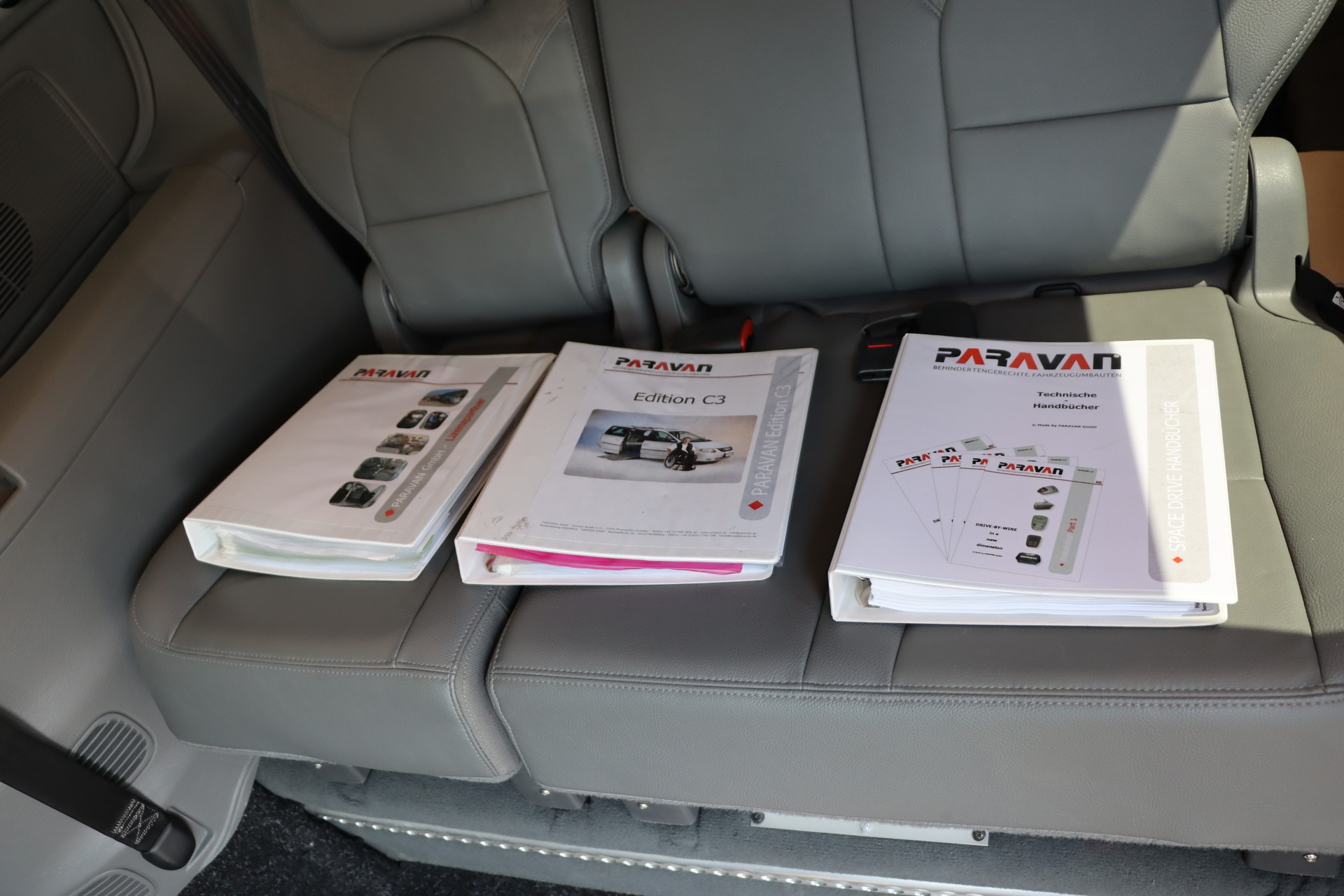 CHRYSLER Paravan-image-14