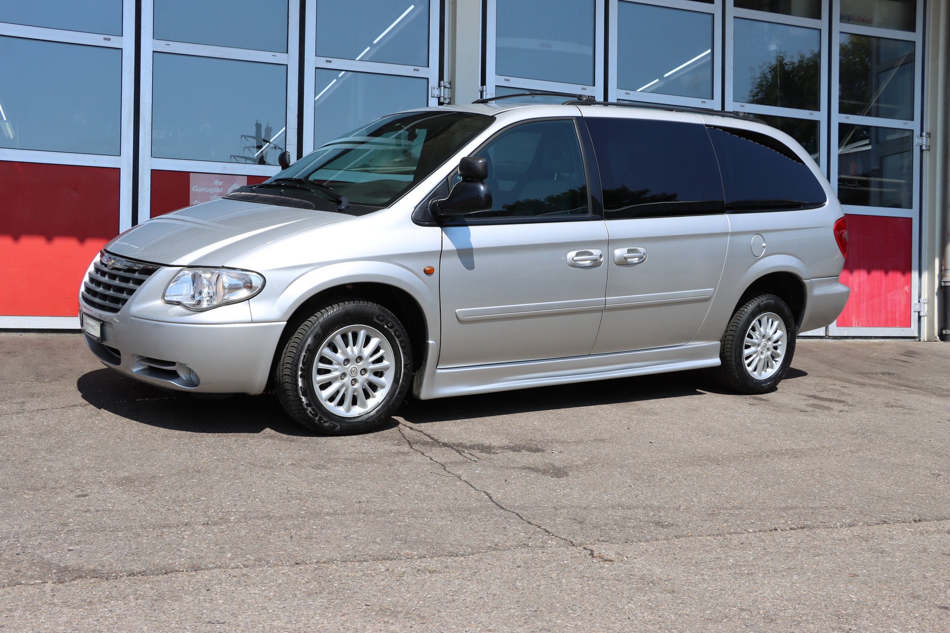 CHRYSLER Paravan-image-4