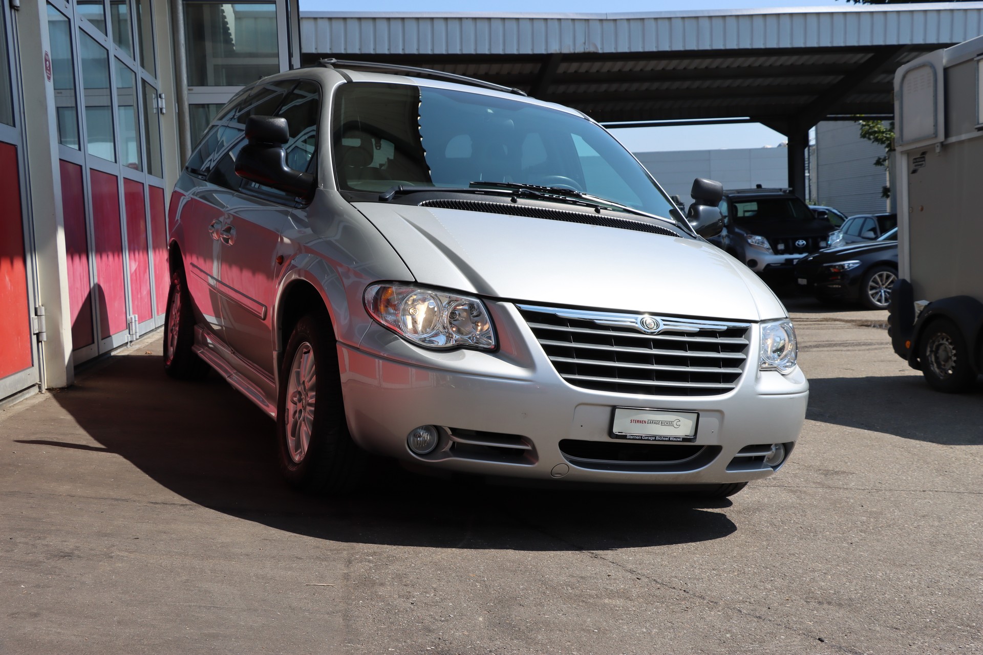 CHRYSLER Paravan-showroom-element-3