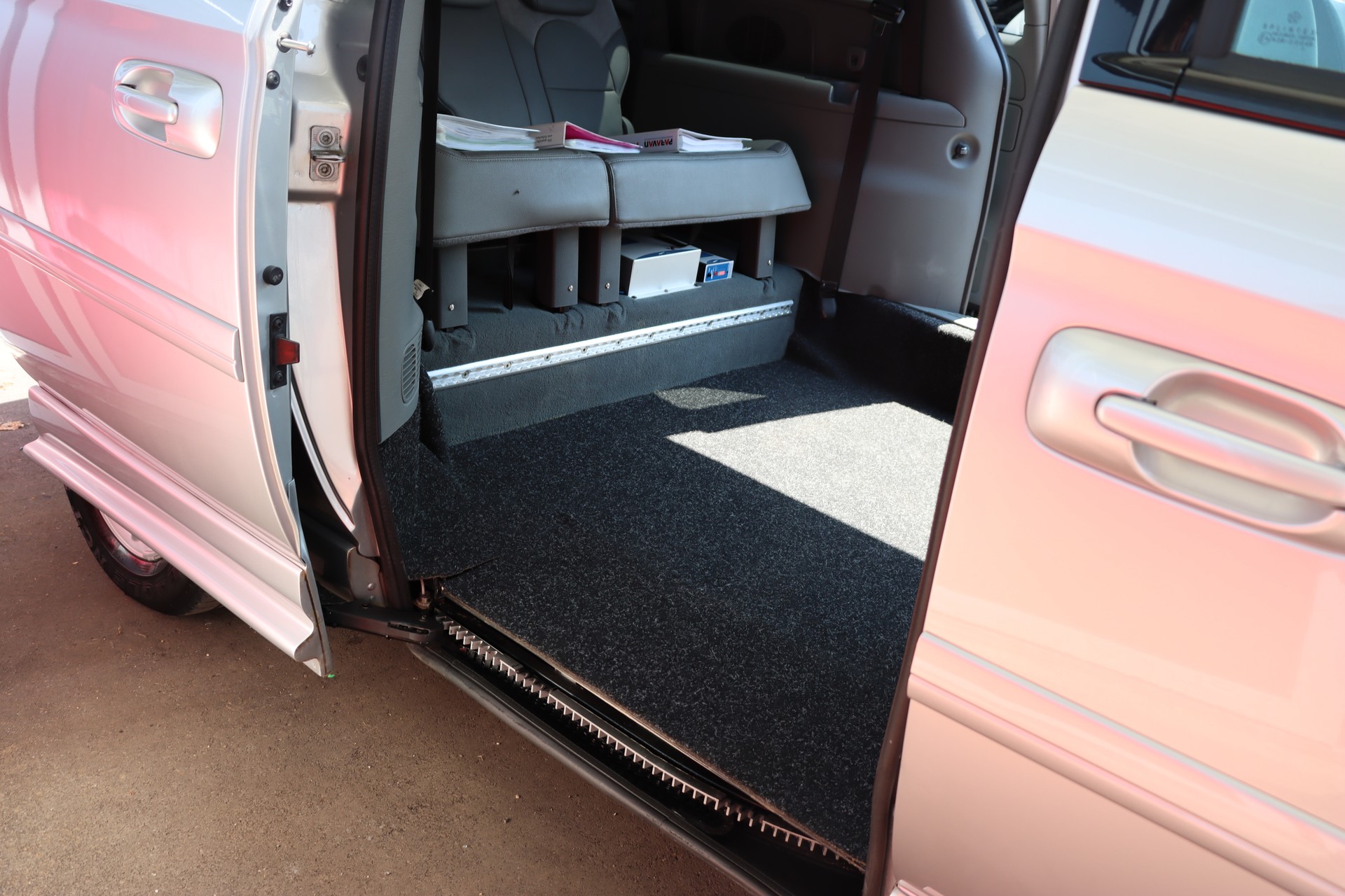 CHRYSLER Paravan-image-18