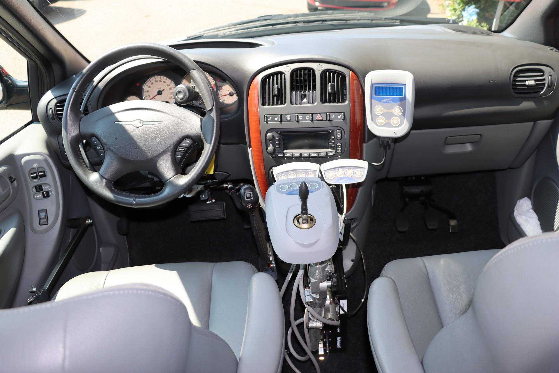 CHRYSLER Paravan-image-15