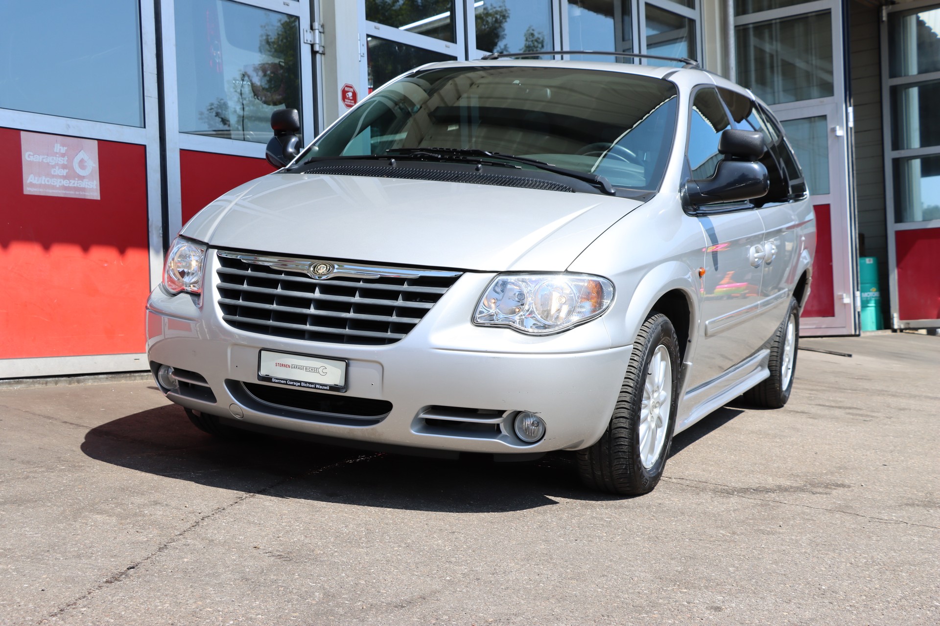 CHRYSLER Paravan-showroom-element-1