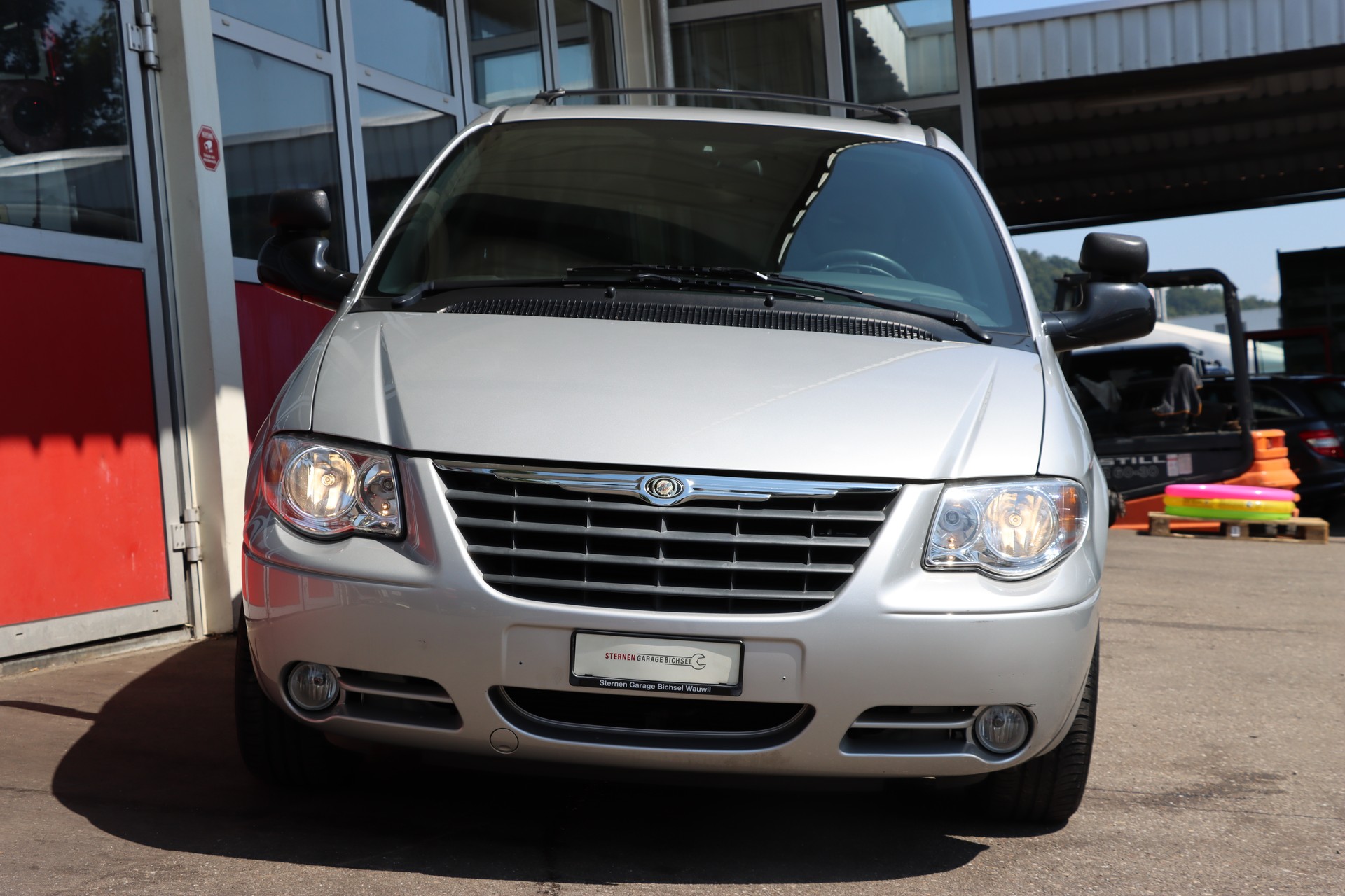 CHRYSLER Paravan-showroom-element-2