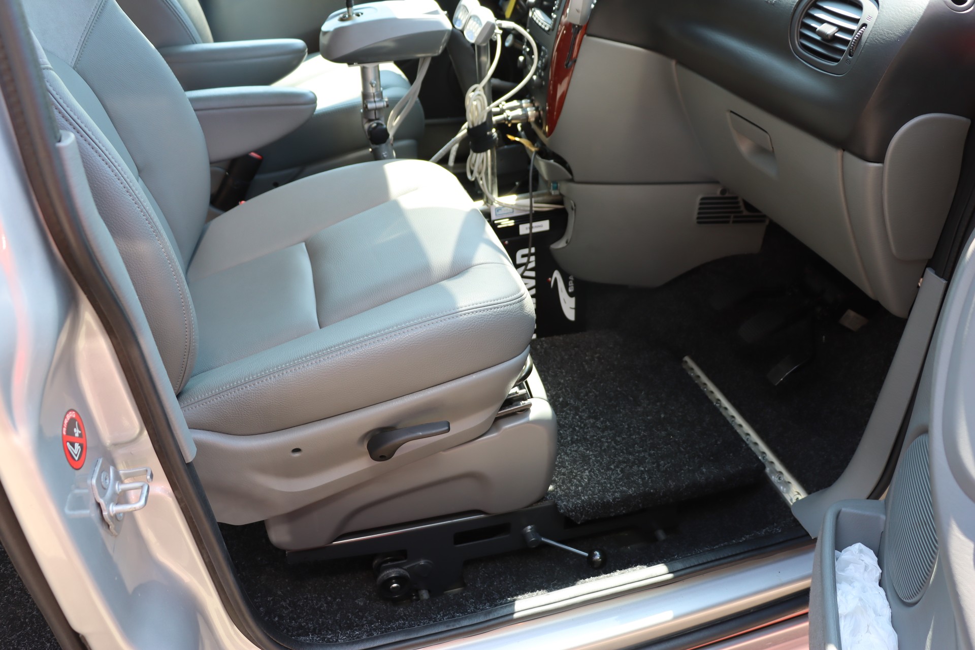 CHRYSLER Paravan-image-21