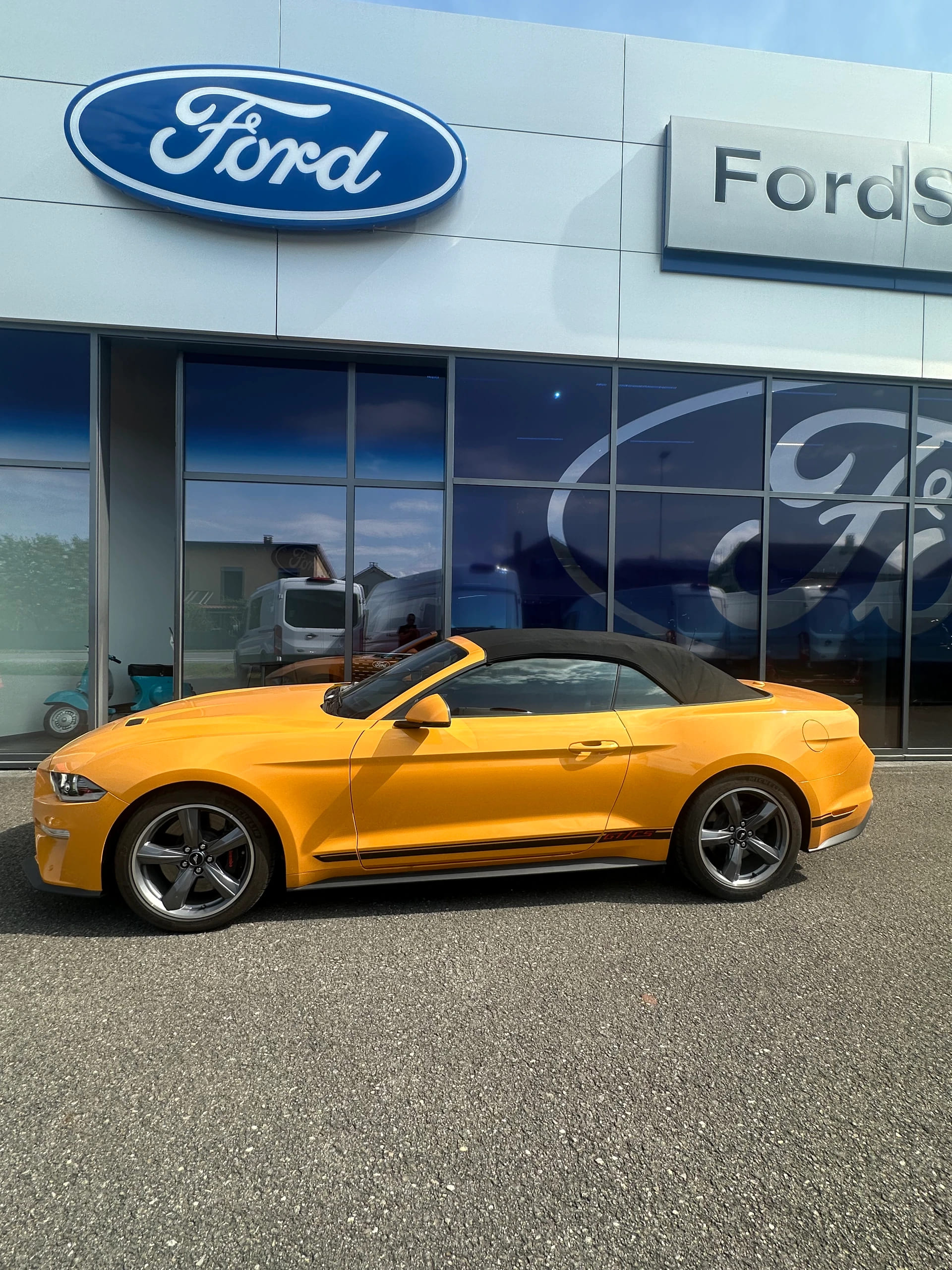 FORD Mustang Convertible 5.0 V8 GT Automatique-image-2