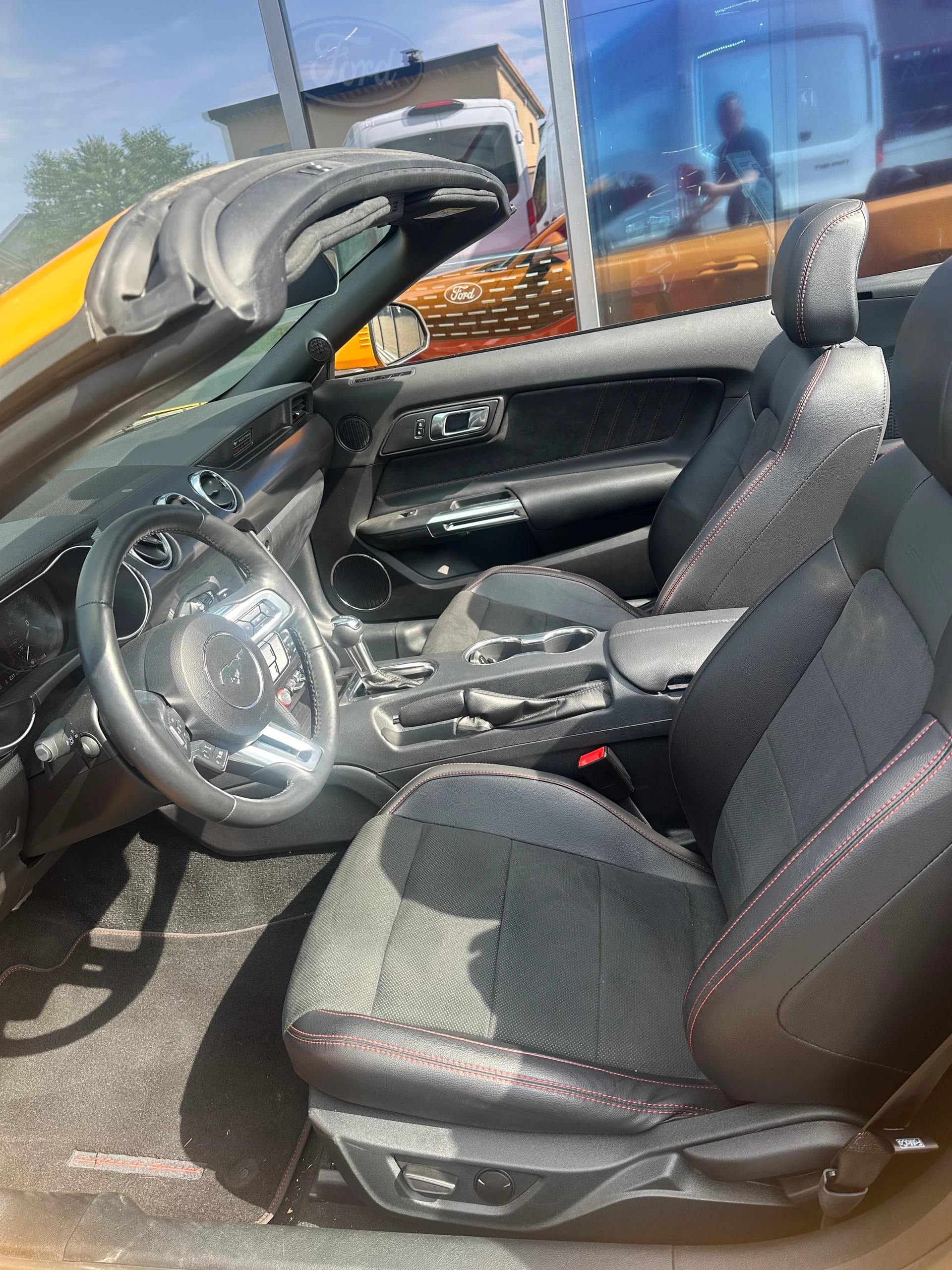 FORD Mustang Convertible 5.0 V8 GT Automatique-image-10