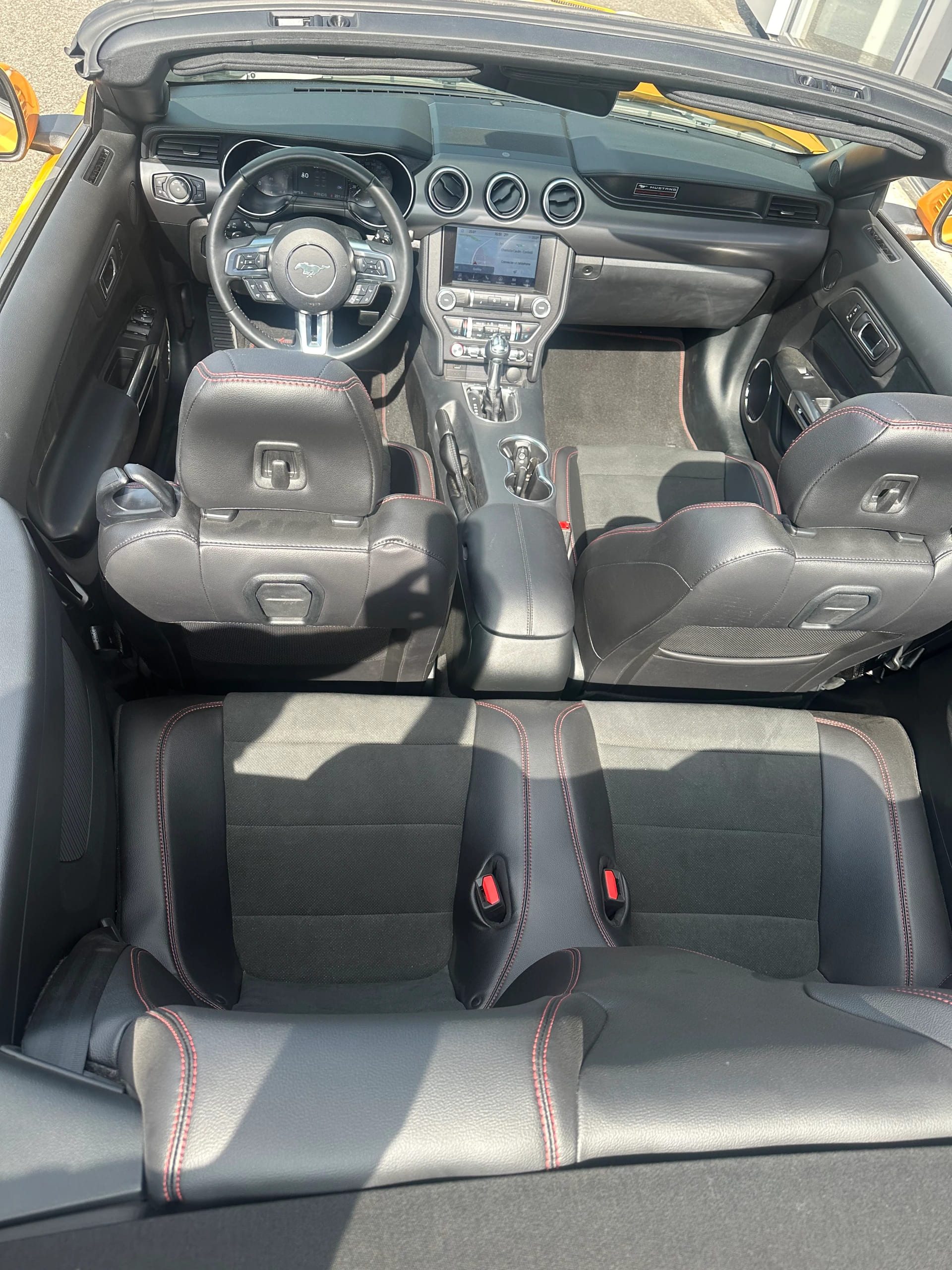 FORD Mustang Convertible 5.0 V8 GT Automatique-image-9