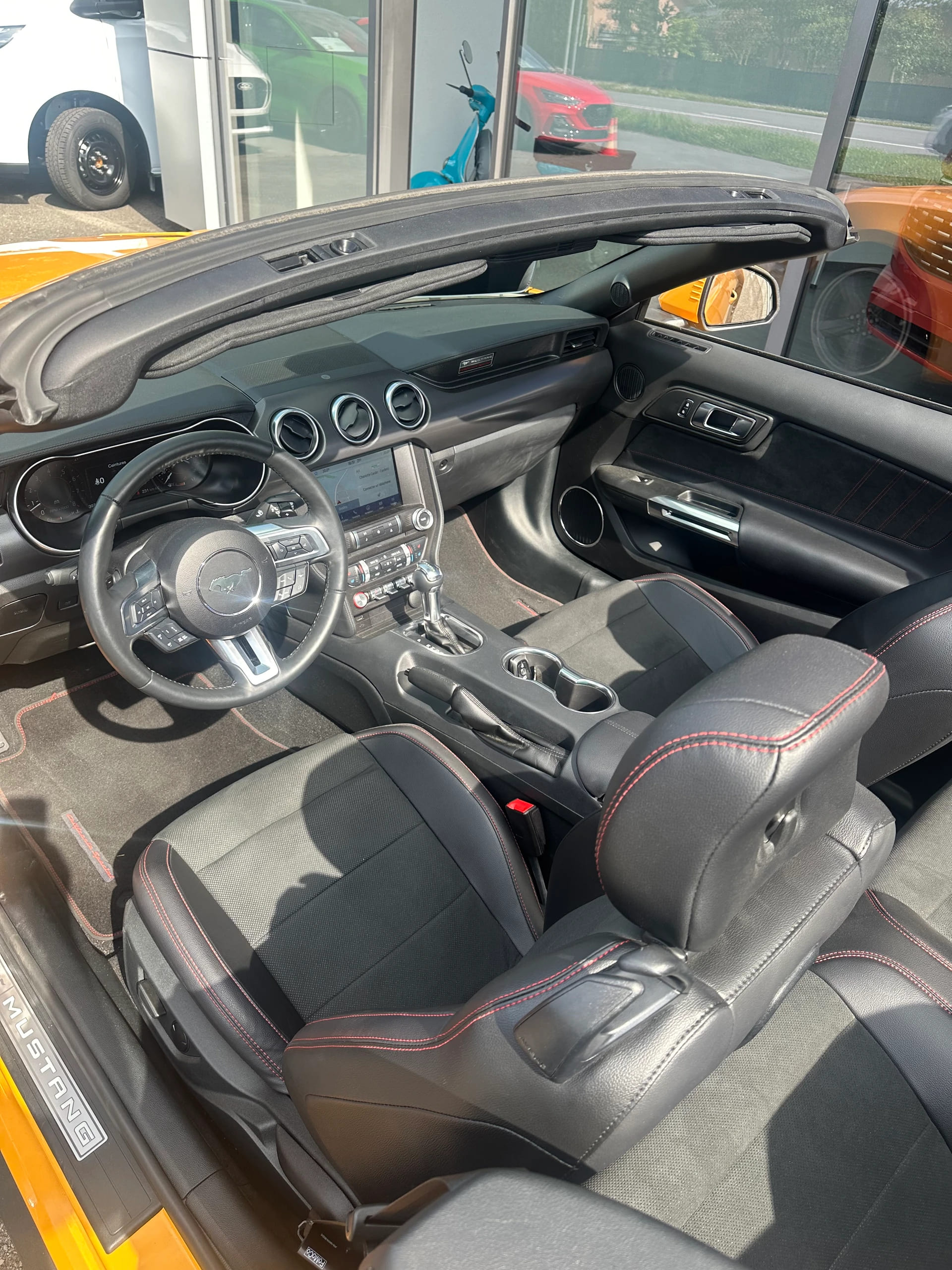 FORD Mustang Convertible 5.0 V8 GT Automatique-image-8