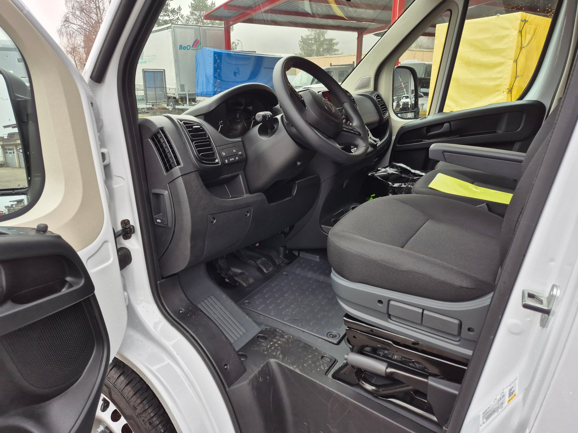 CITROEN Jumper 35 2.2 BlueHDi 140 L2H2-image-11