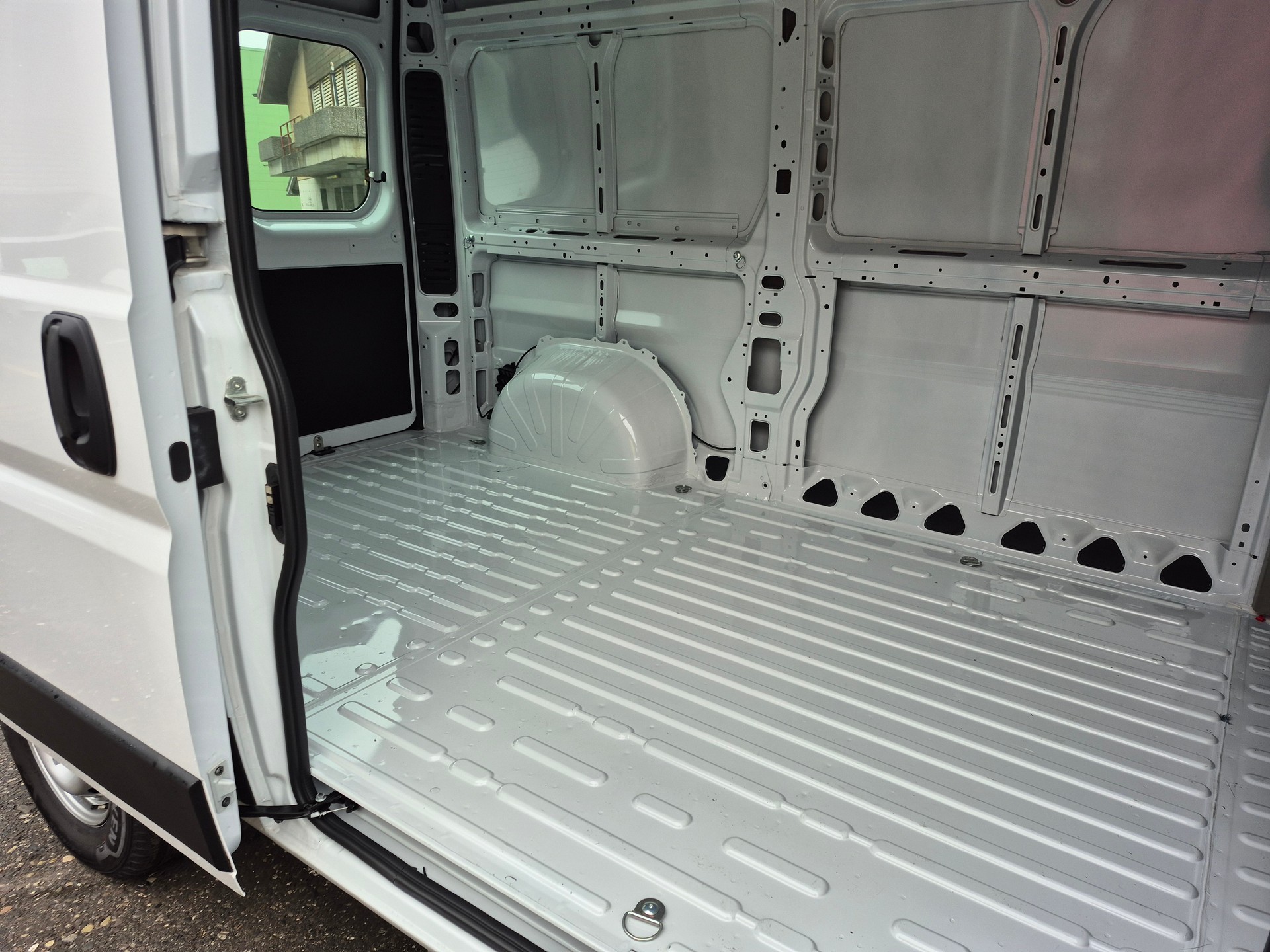 CITROEN Jumper 35 2.2 BlueHDi 140 L2H2-image-10