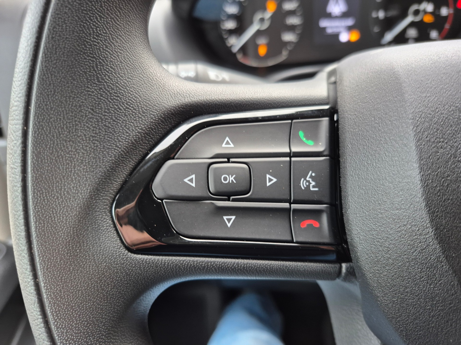 CITROEN Jumper 35 2.2 BlueHDi 140 L2H2-image-17