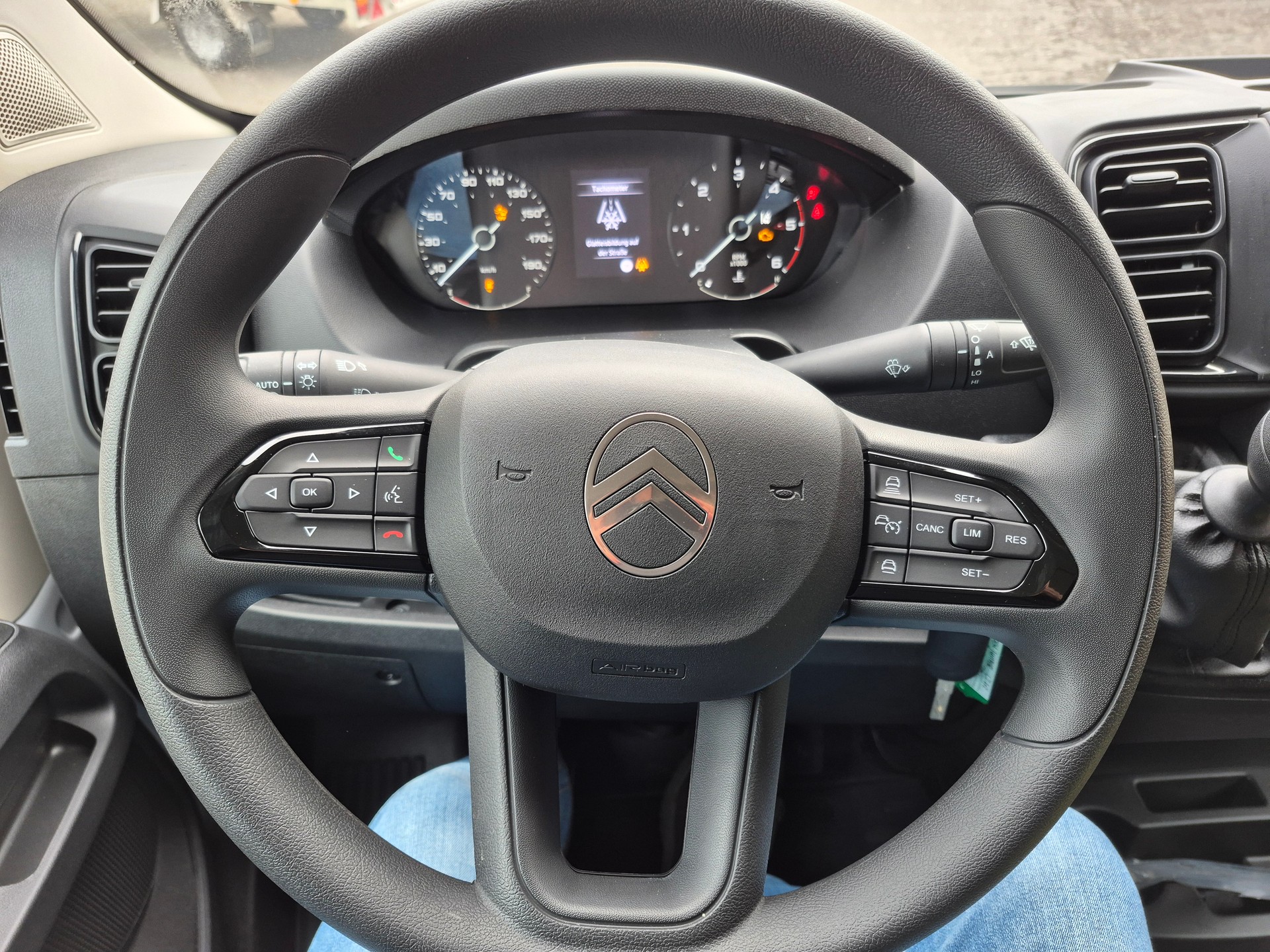 CITROEN Jumper 35 2.2 BlueHDi 140 L2H2-image-15