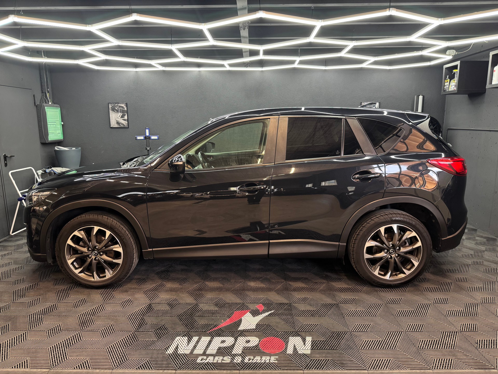 MAZDA CX-5 2.2 D HP Revolution AWD-showroom-element-3