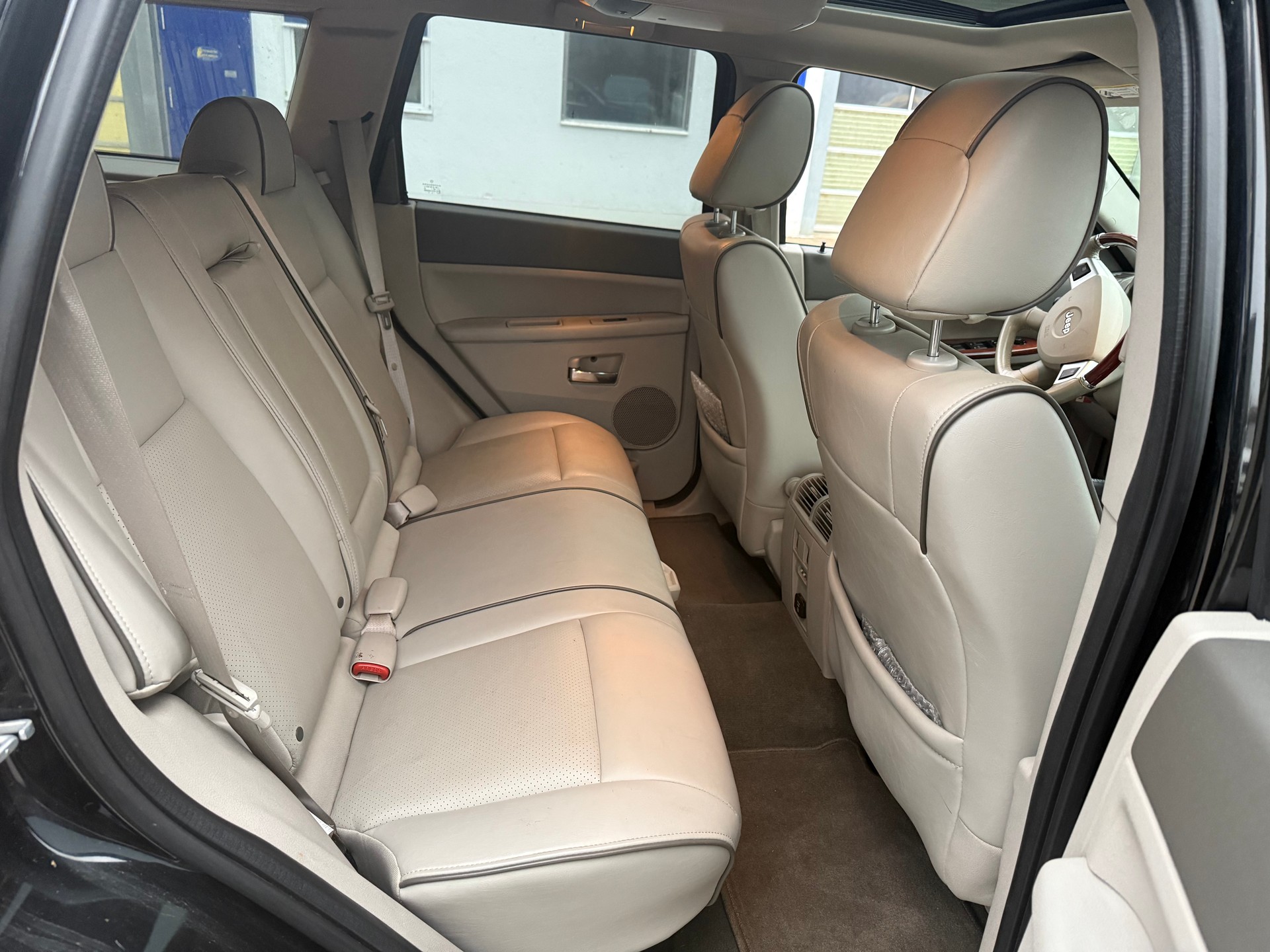 JEEP Grand Cherokee 5.7 HEMI Overland Automatic-image-7